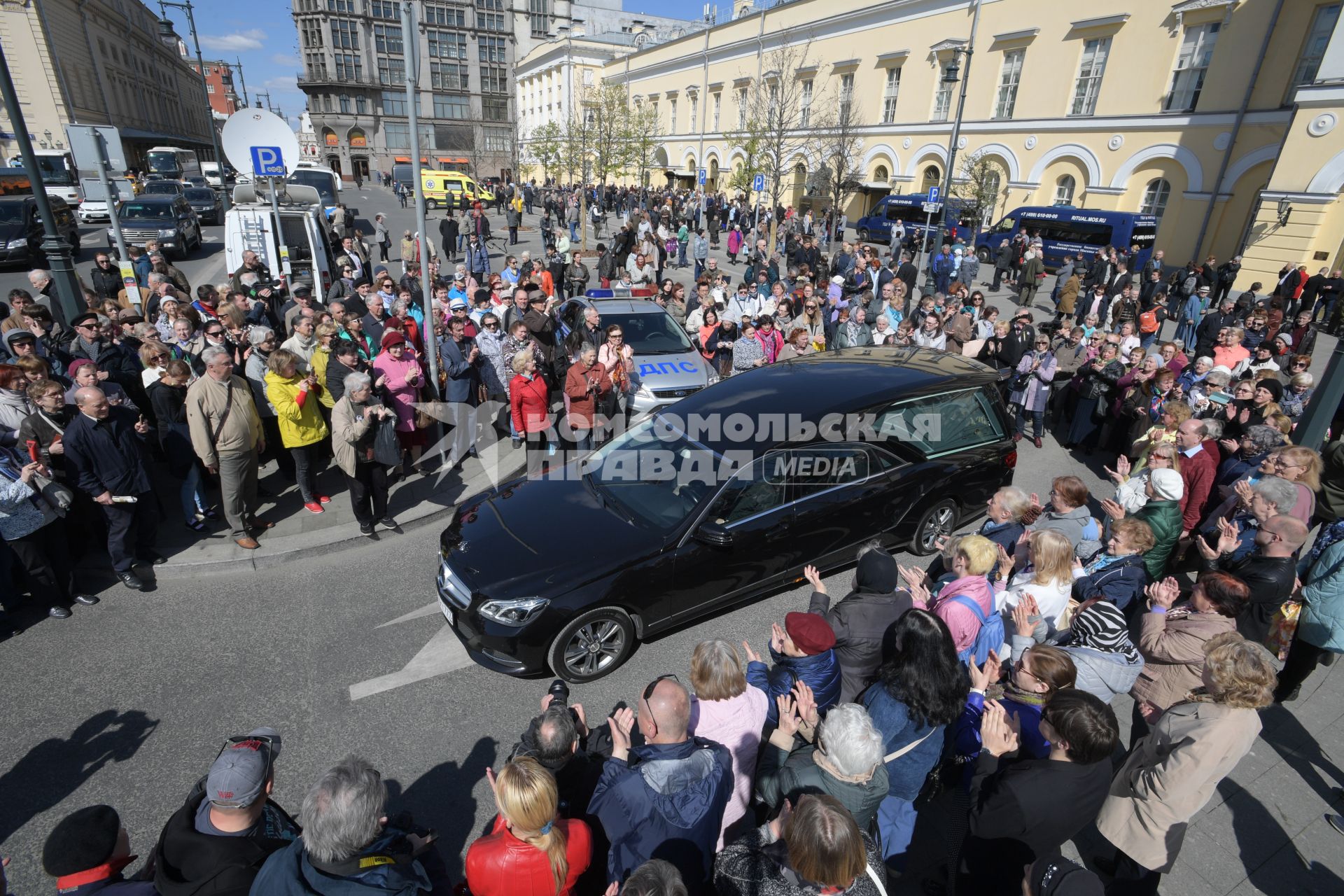 Москва.  Во время церемонии прощания с актрисой Элиной Быстрицкой в Малом театре.