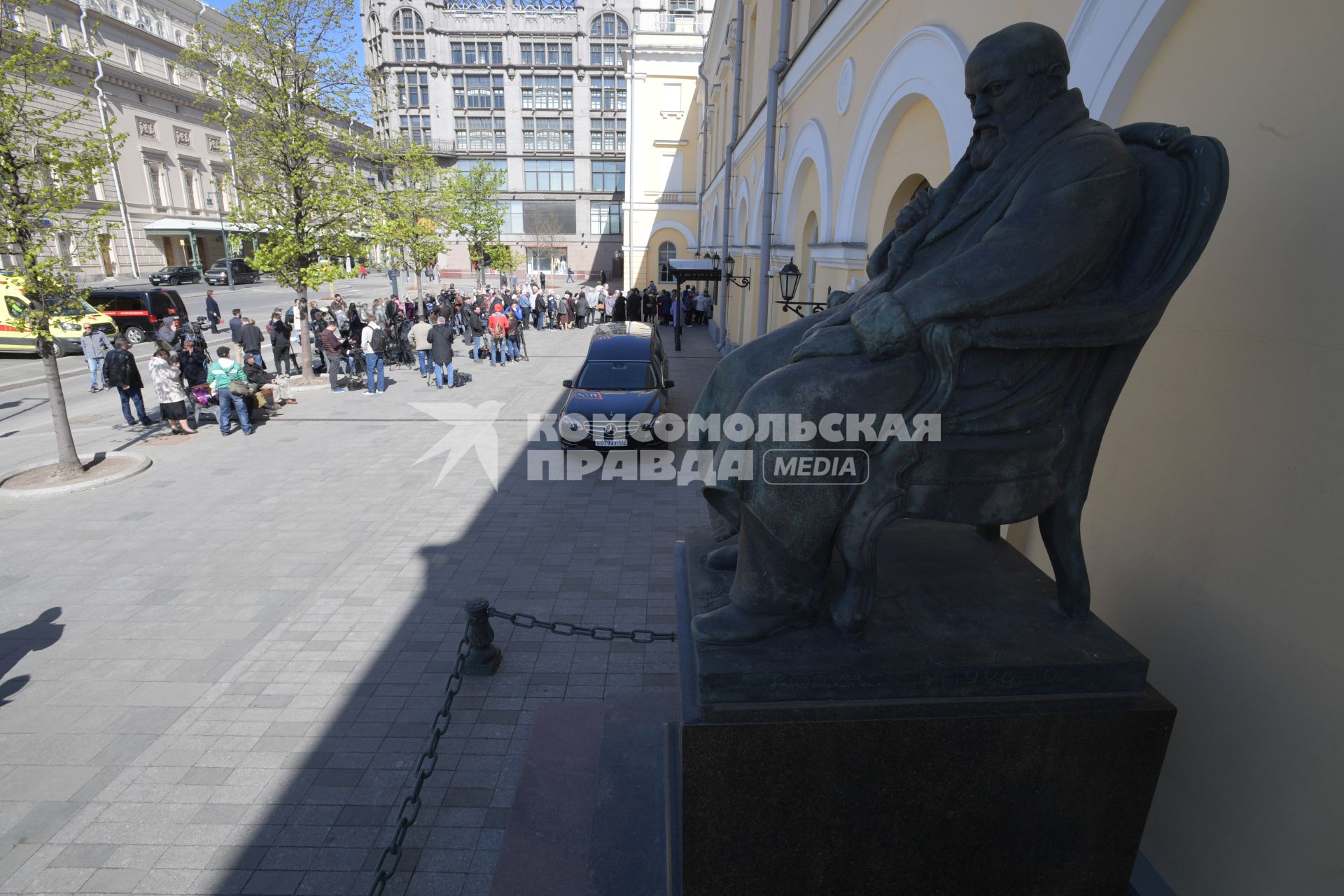 Москва.  Во время церемонии прощания с актрисой Элиной Быстрицкой в Малом театре.