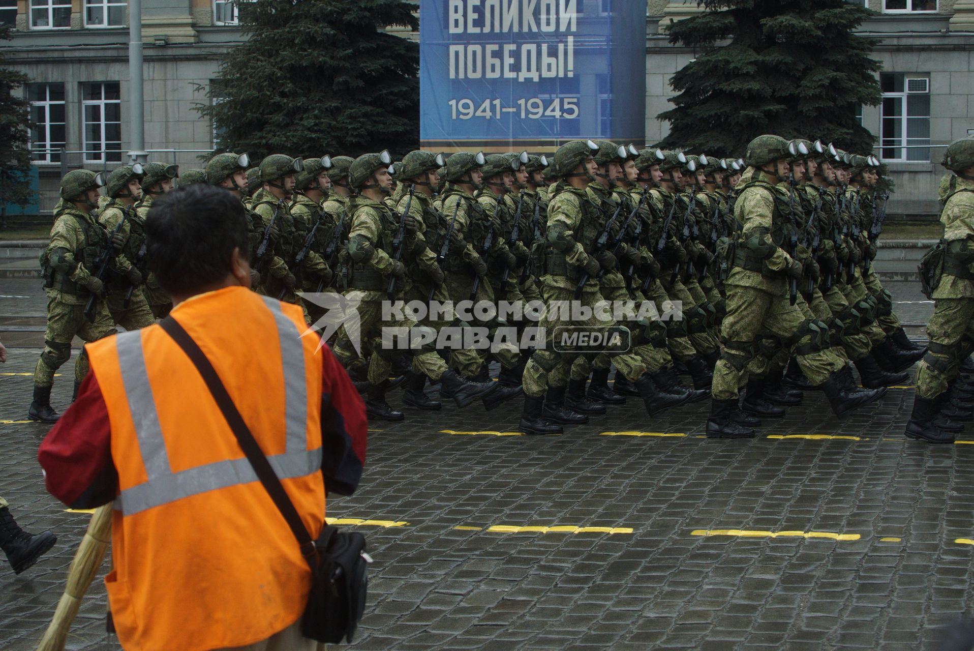 Екатеринбург. День Победы. Военнослужащие перед началом парада в честь 74-й годовщины победы в Великой Отечественной войны