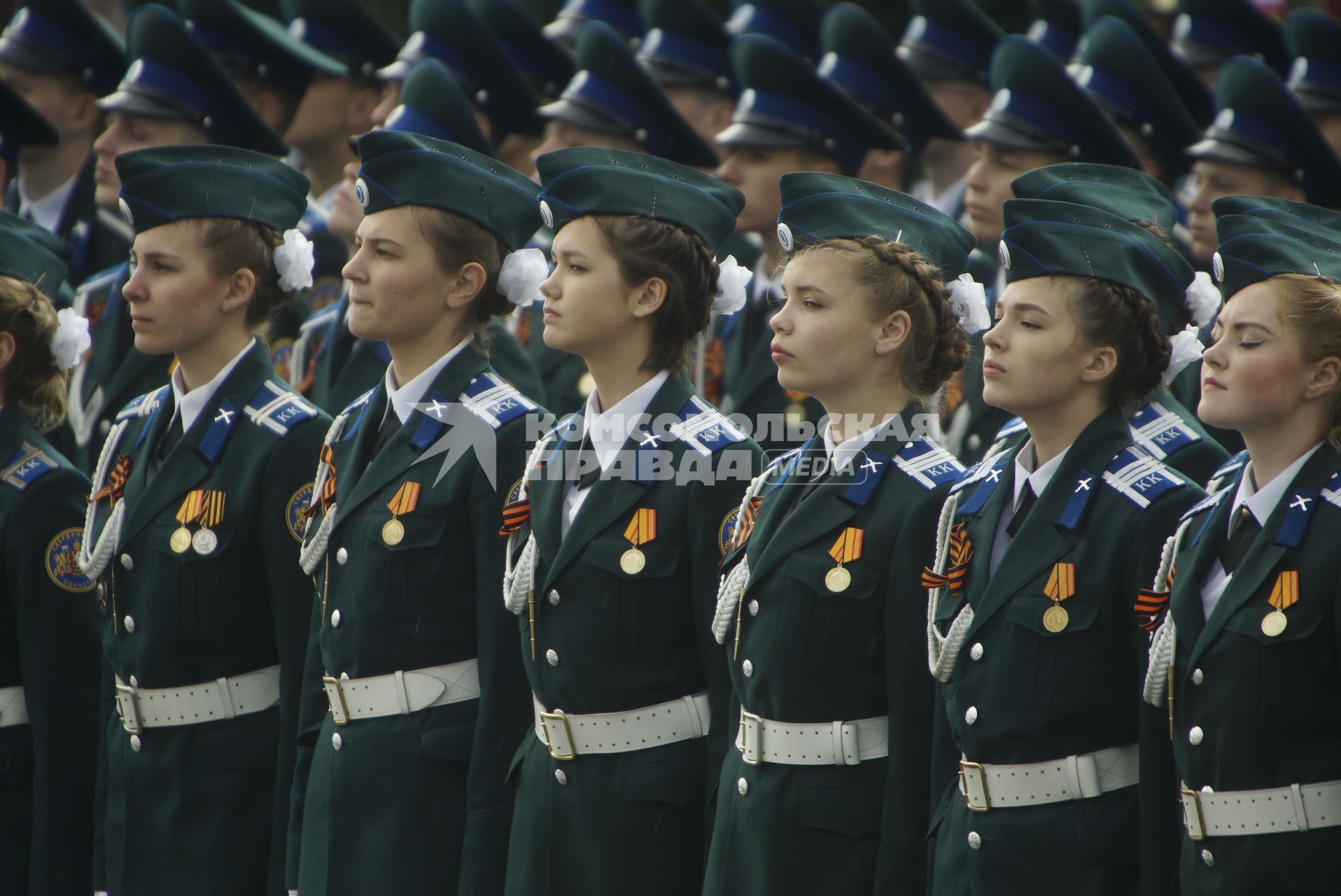 Екатеринбург. День Победы. Парад в честь 74-й годовщины победы в Великой Отечественной войны. Девушки курсанты кадеского корпуса