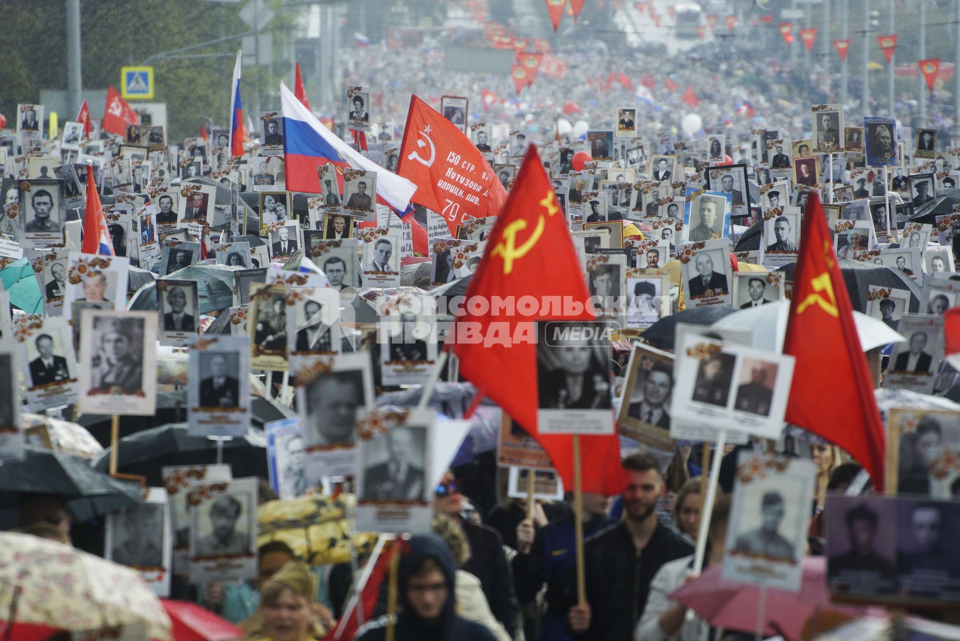 Екатеринбург. День Победы. Парад в честь 74-й годовщины победы в Великой Отечественной войны. Шествие колонны \'Бессмертный полк\'