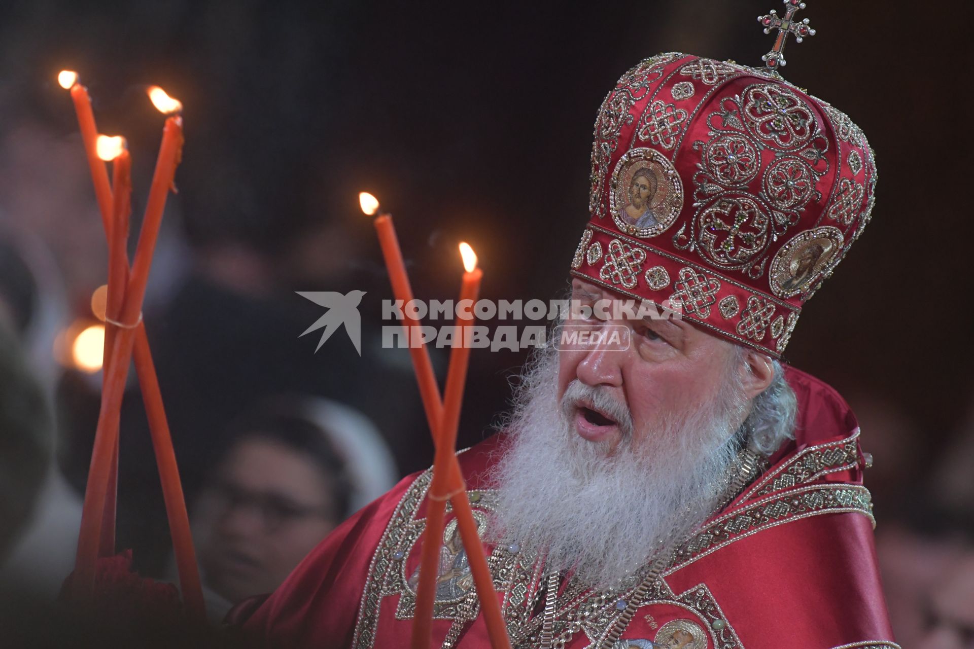 Москва. Патриарх Московский и всея Руси Кирилл во время праздничного пасхального богослужения в храме Христа Спасителя.