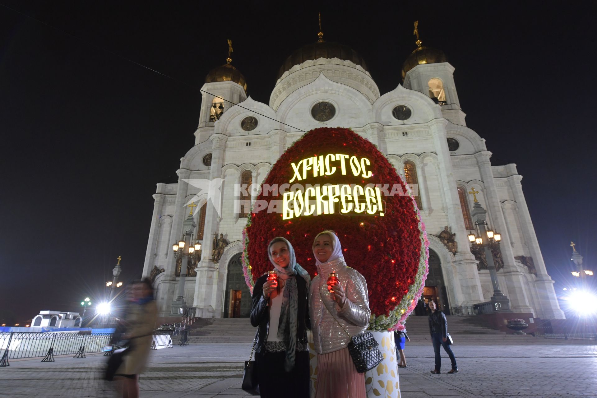 Москва. Храм Христа Спасителя перед началом праздничного пасхального богослужения.