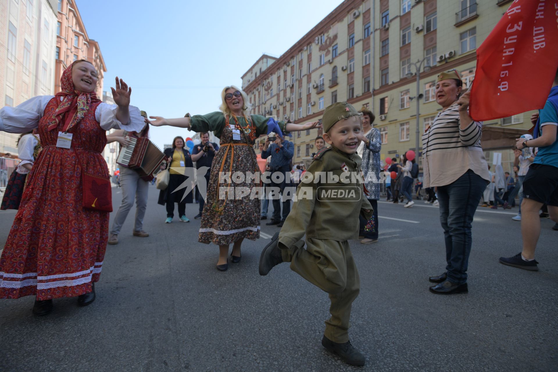 Москва. Участники акции `Бессмертный полк`на Тверской улице.