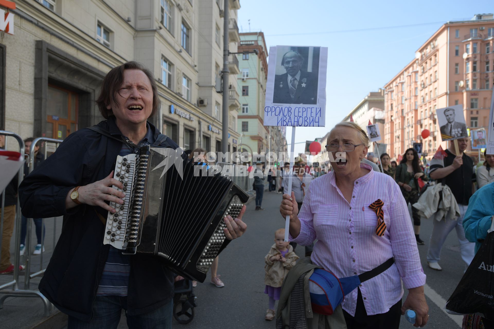 Москва. Участники акции `Бессмертный полк` на Тверской улице.