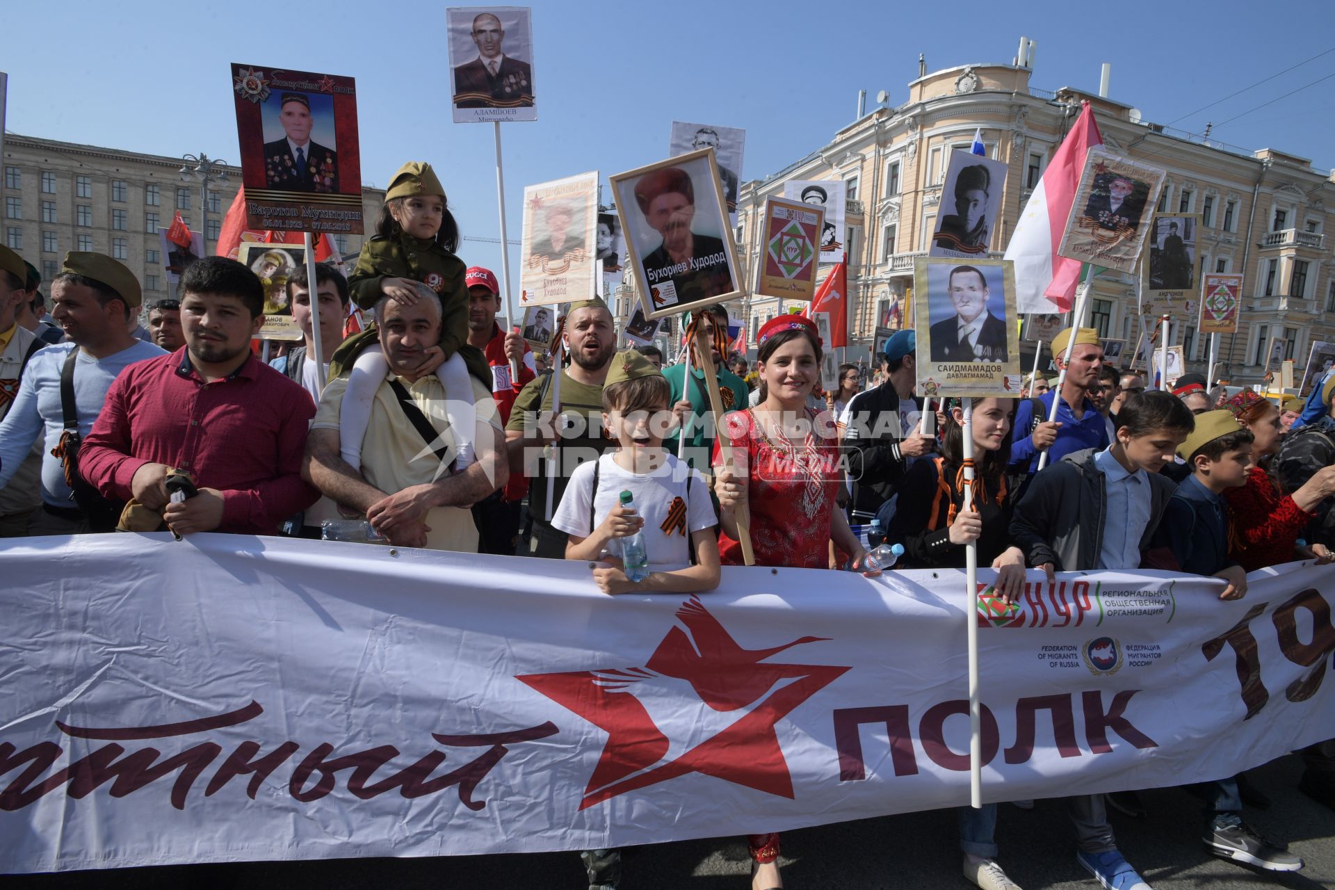 Москва. Участники акции `Бессмертный полк` на Тверской улице.