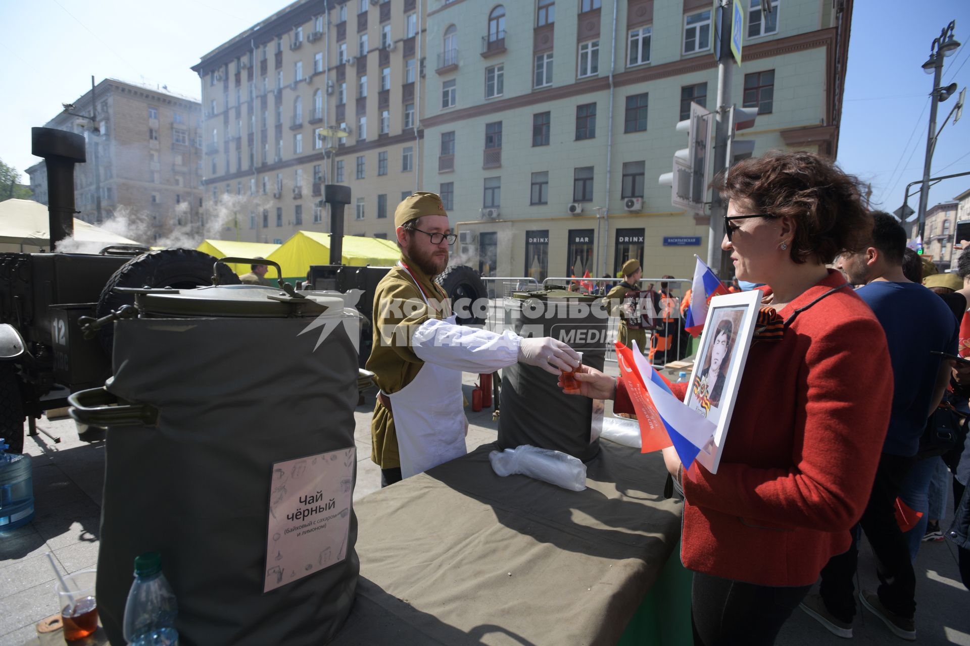 Москва. Участники акции `Бессмертный полк`на Тверской улице.