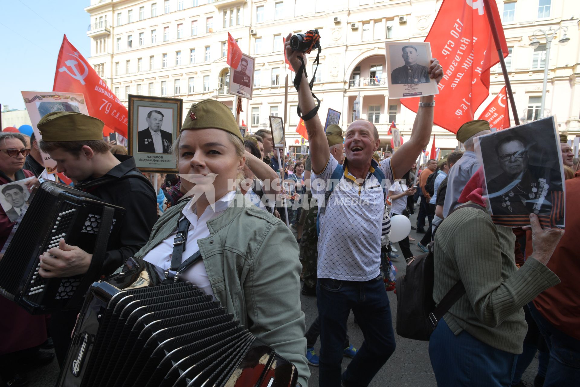 Москва. Участники акции `Бессмертный полк` на Тверской улице.