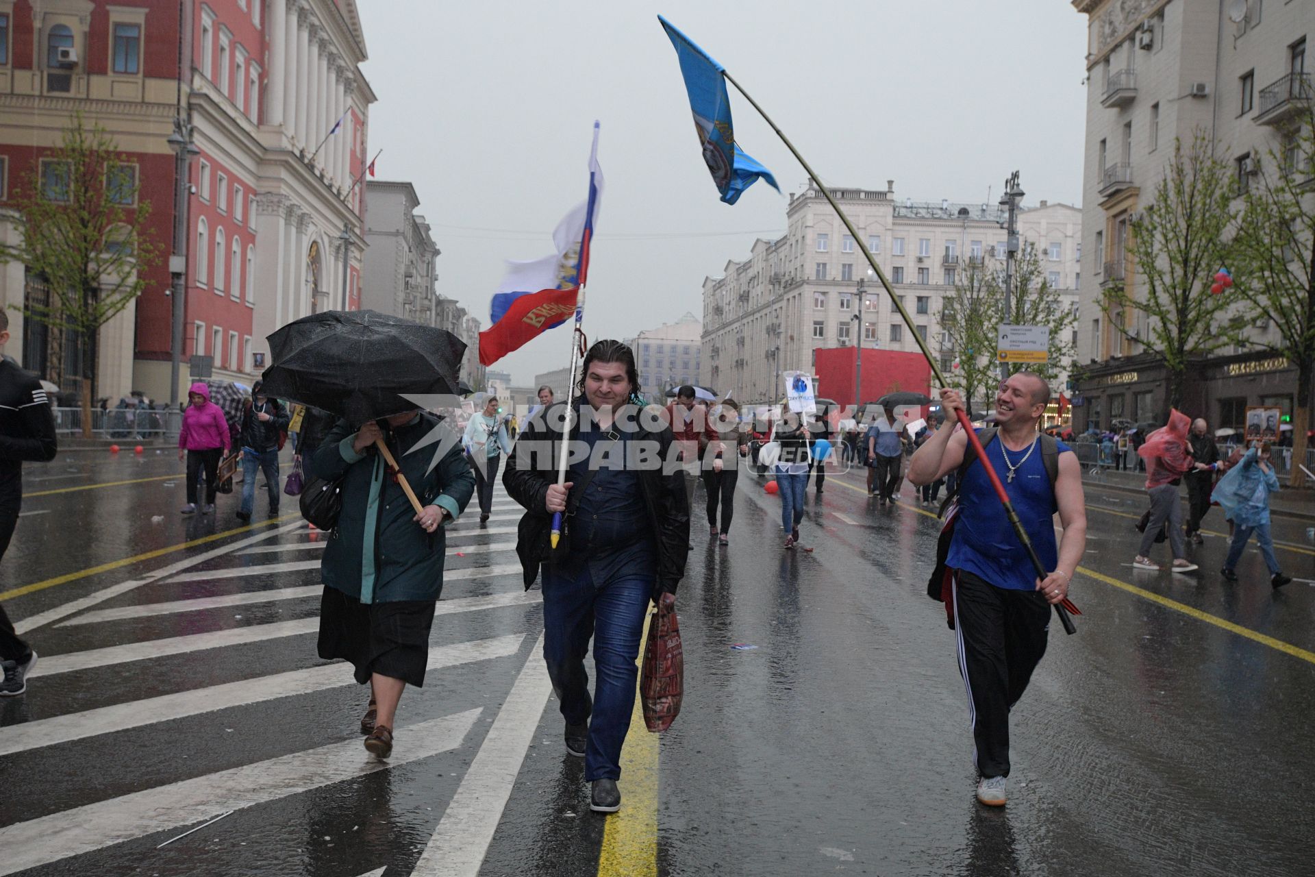 Москва. Участники акции `Бессмертный полк` на Тверской улице.