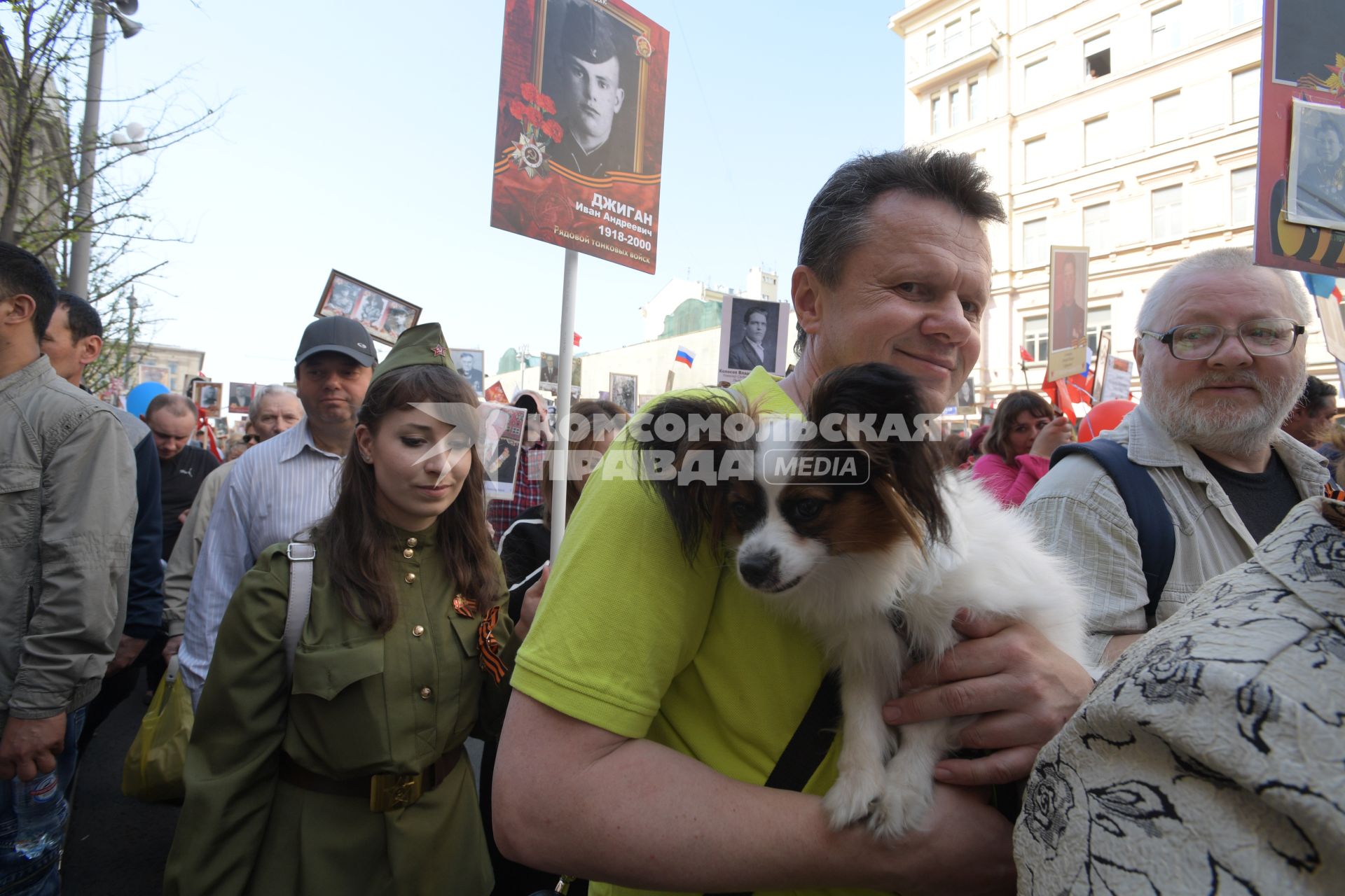 Москва. Участники акции `Бессмертный полк` на Тверской улице.