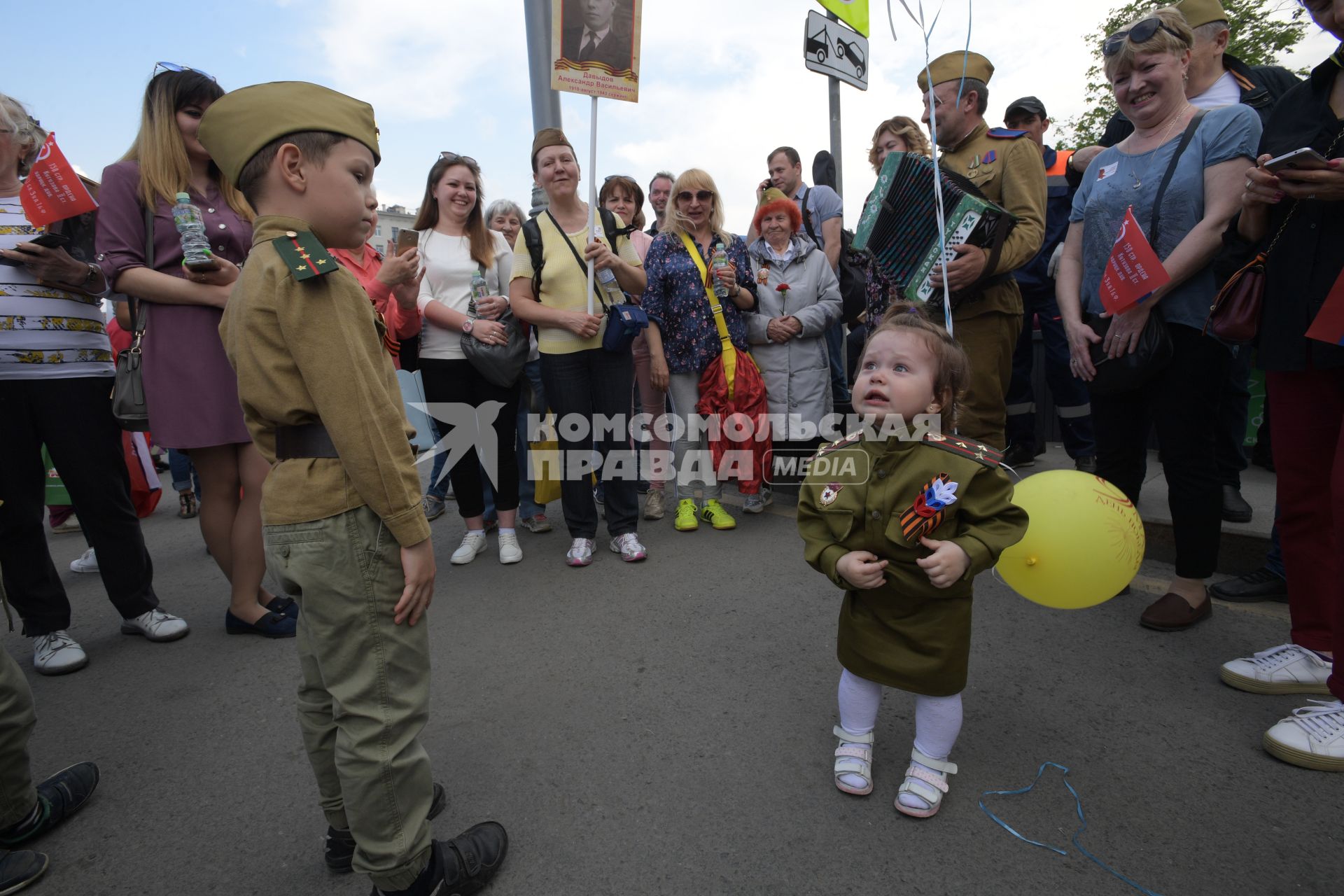 Москва. Участники акции `Бессмертный полк` на Тверской улице.