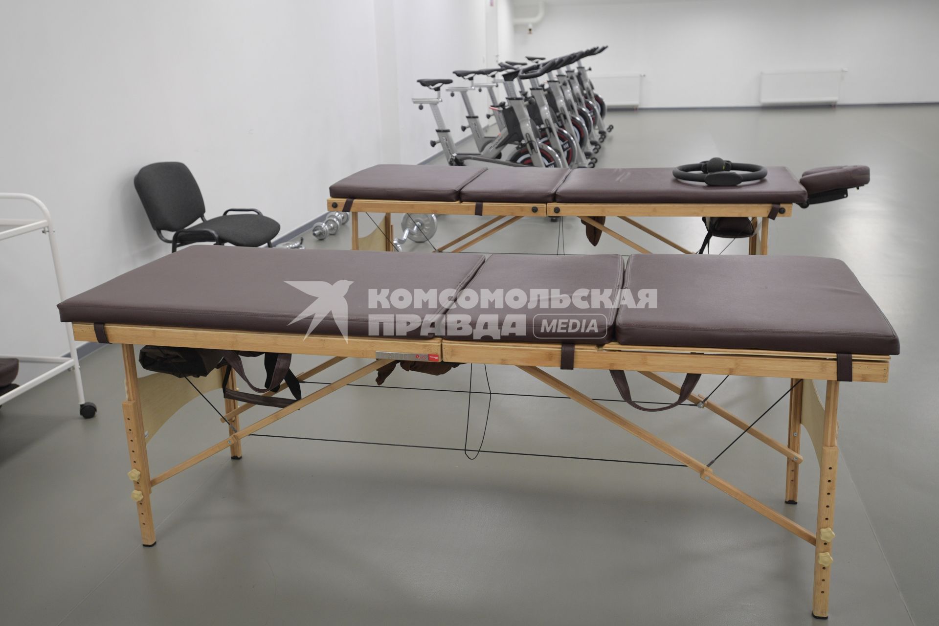 Москва.  Вид раздевалки, тренажерного зала  и массажного кабинета фк  ЦСКА.