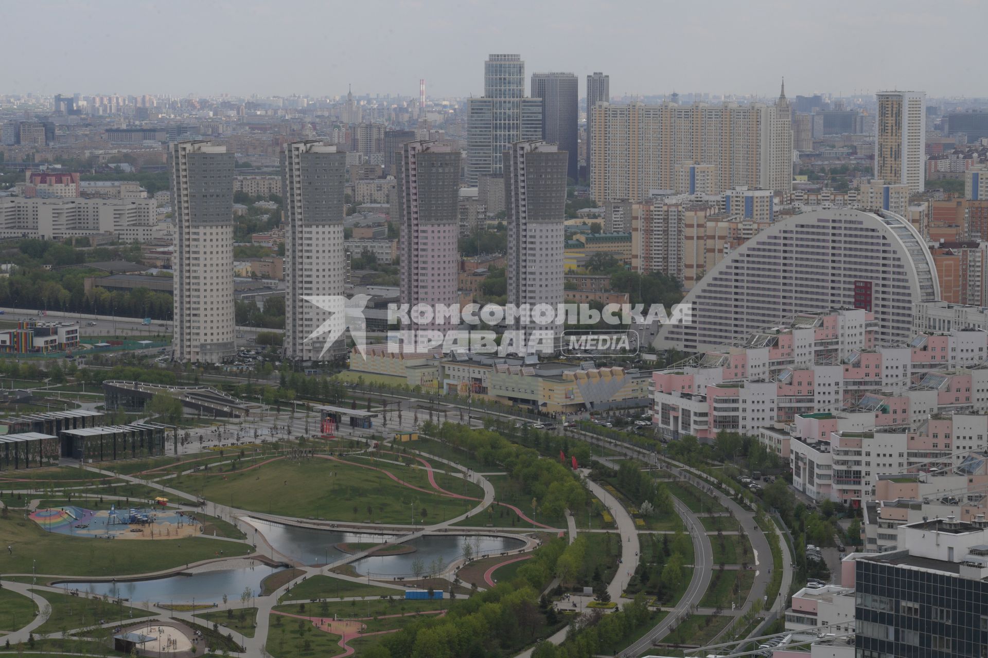 Москва.  Панорама города с крыши стадиона ЦСКА - `Арена ЦСКА`.