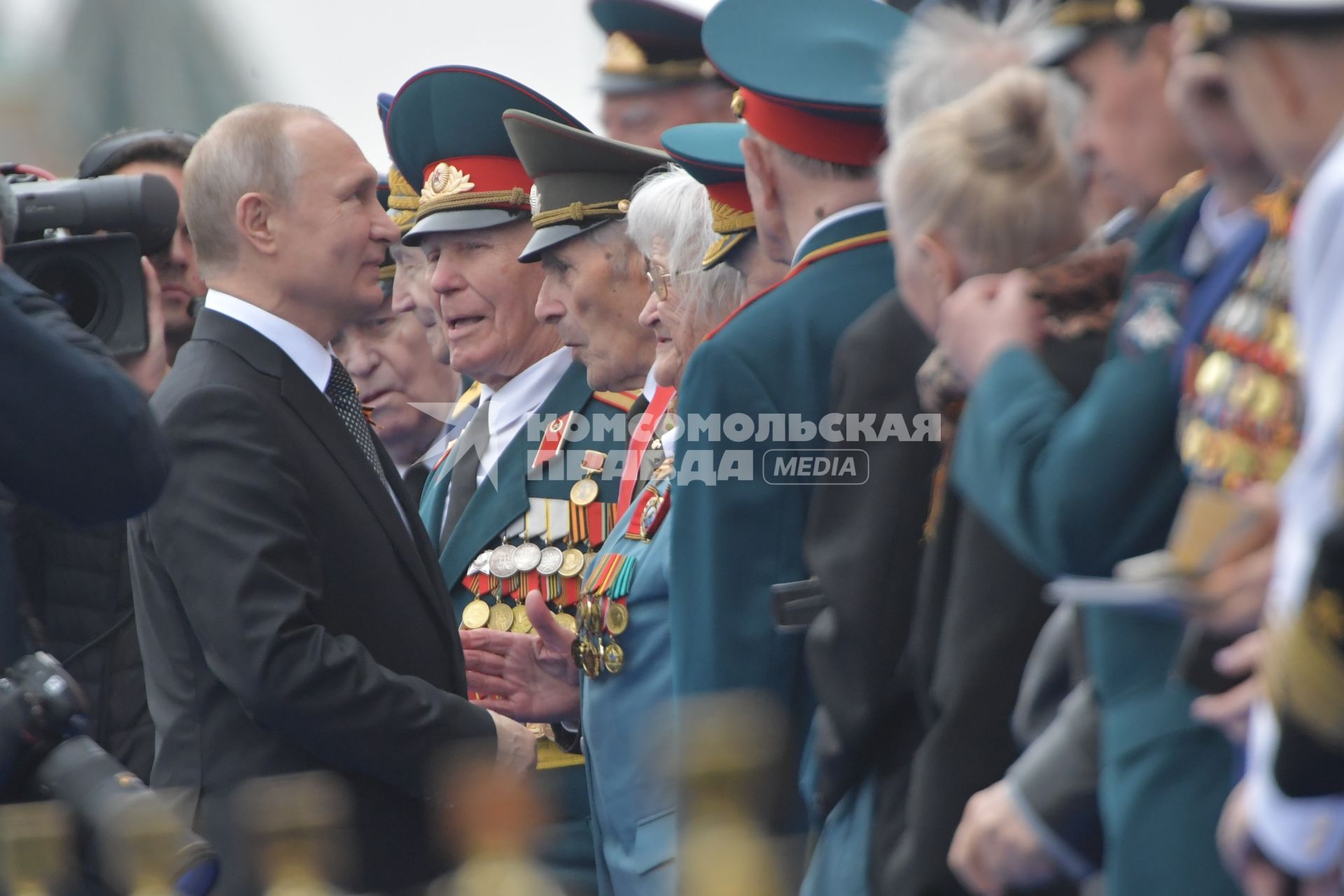 Москва. Президент России Владимир Путин на Красной площади во время военного парада, посвященного 74-й годовщине Победы в Великой Отечественной войне.