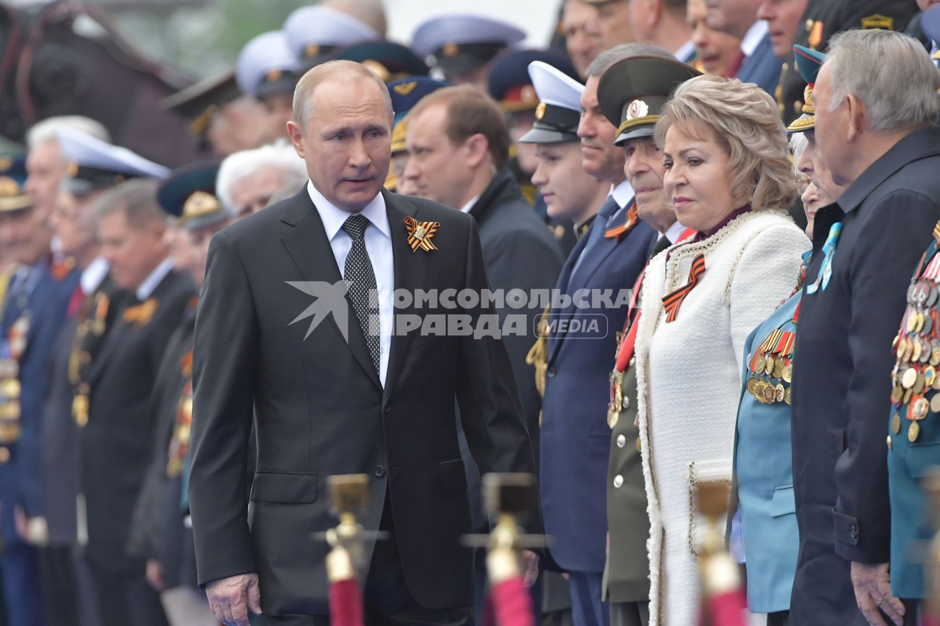 Москва. Президент России Владимир Путин и спикер Совета Федерации РФ Валентина Матвиенко  на Красной площади во время военного парада, посвященного 74-й годовщине Победы в Великой Отечественной войне.