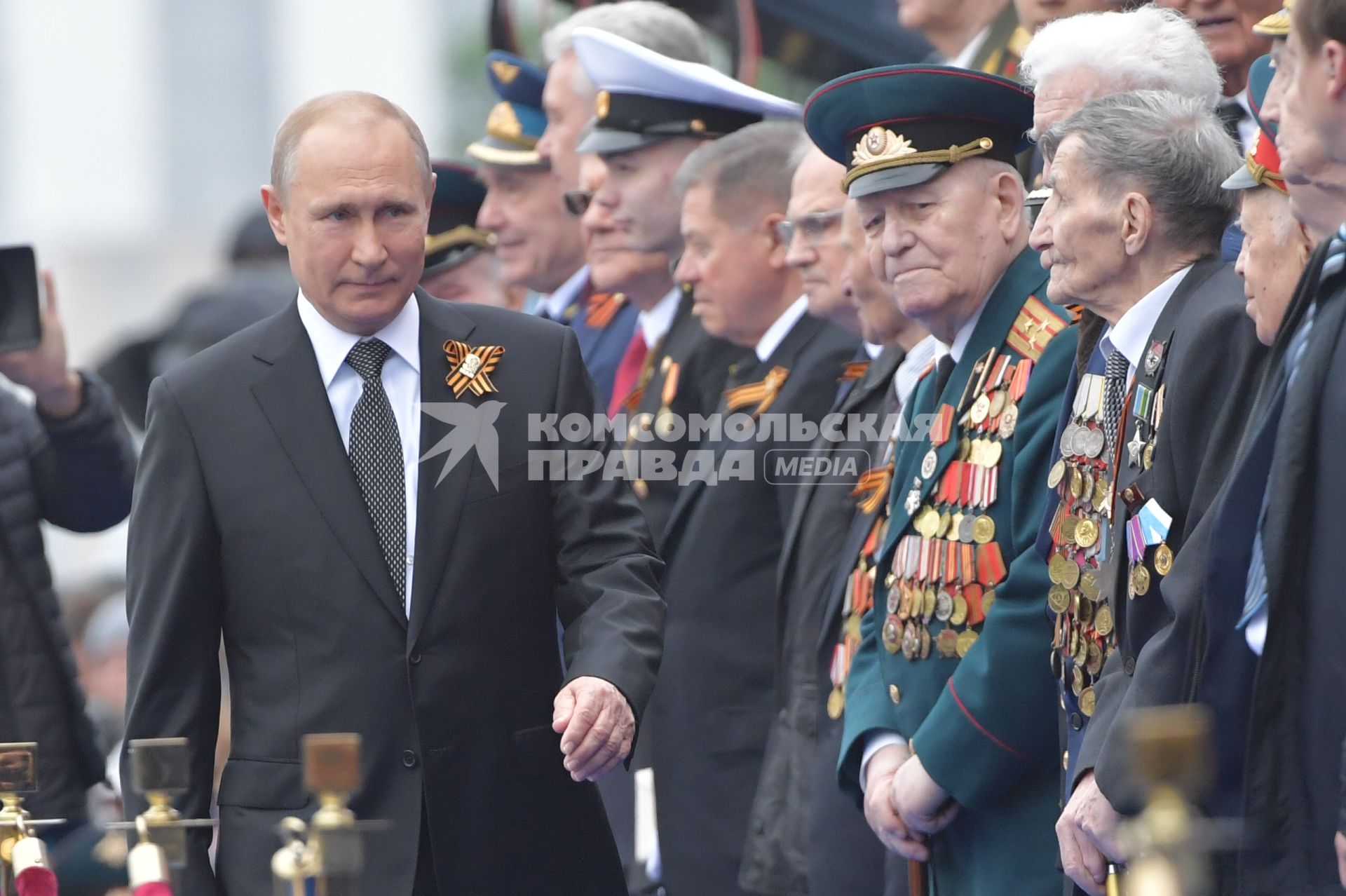 Москва. Президент России Владимир Путин на Красной площади во время военного парада, посвященного 74-й годовщине Победы в Великой Отечественной войне.