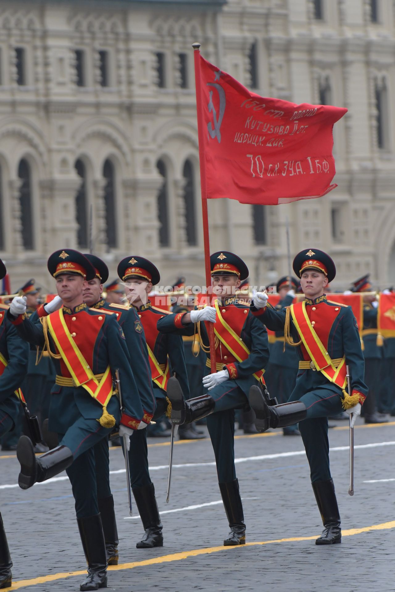 Москва.   Военнослужащие почетного караулана Красной площади во время военного парада, посвященного 74-й годовщине Победы в Великой Отечественной войне.