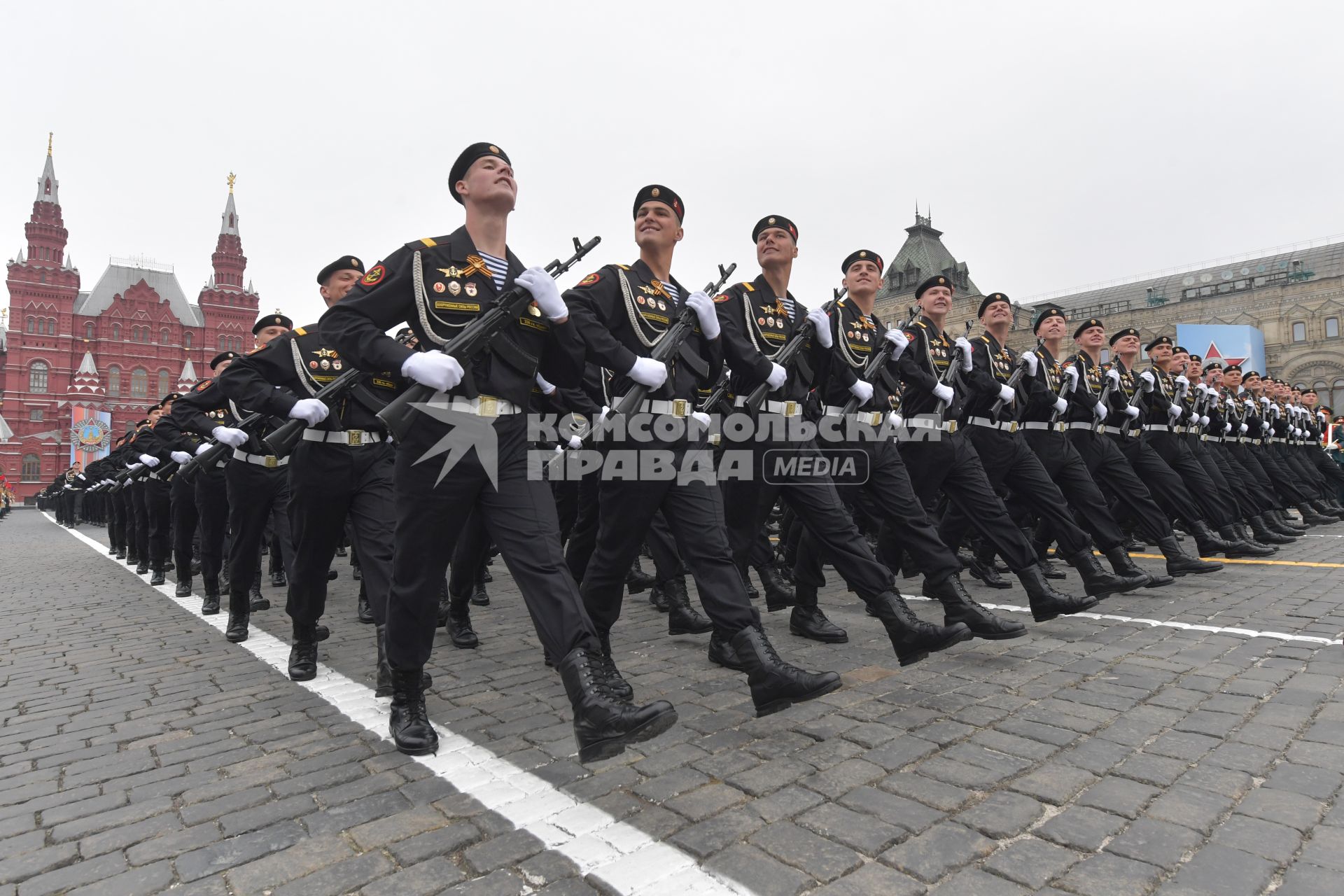 Москва.  Военнослужащие парадных расчетов  на Красной площади во время военного парада, посвященного 74-й годовщине Победы в Великой Отечественной войне.