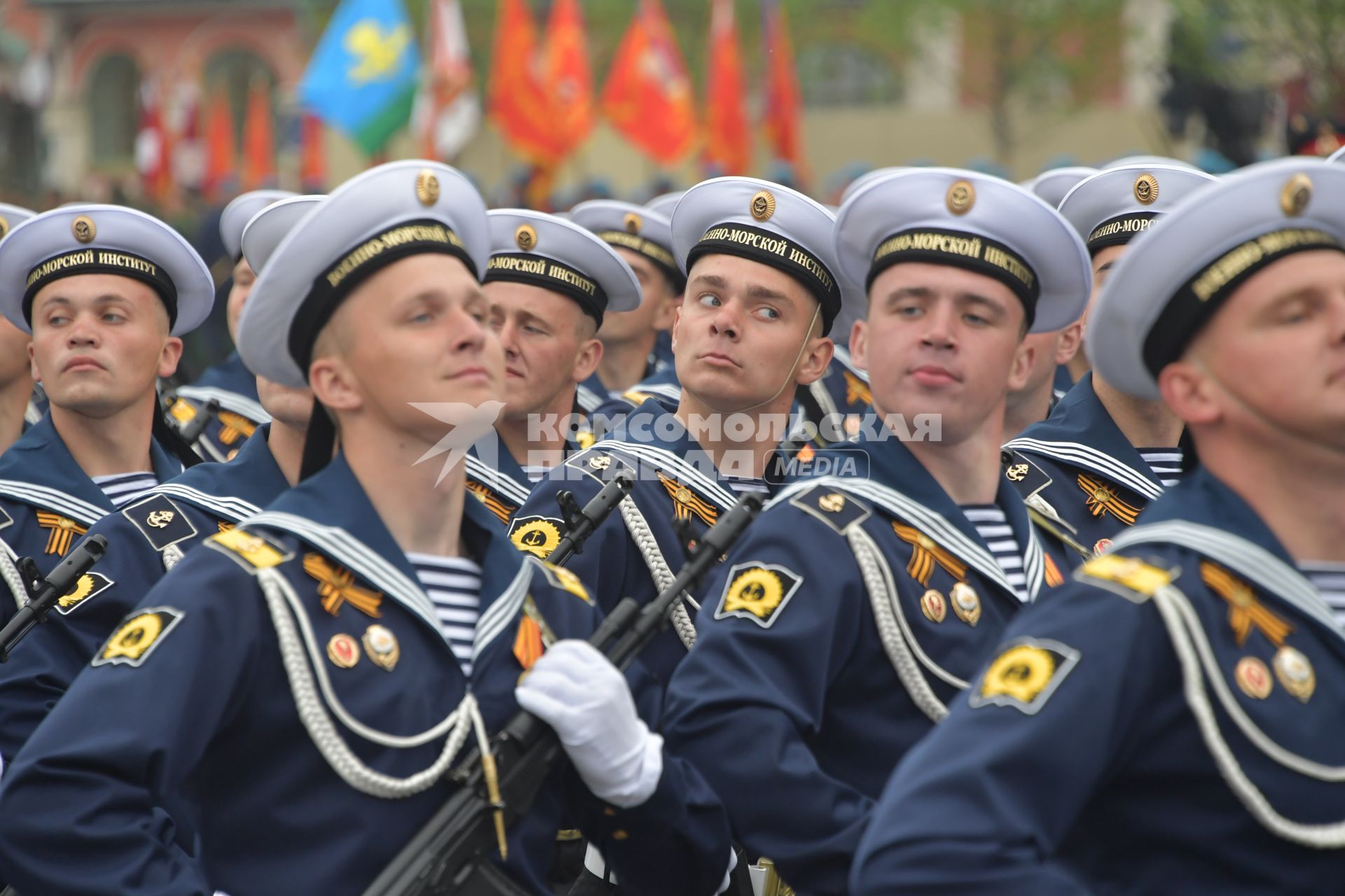 Москва.  Курсанты Черноморского высшего военно-морского училища имени П. С. Нахимова на Красной площади во время военного парада, посвященного 74-й годовщине Победы в Великой Отечественной войне.