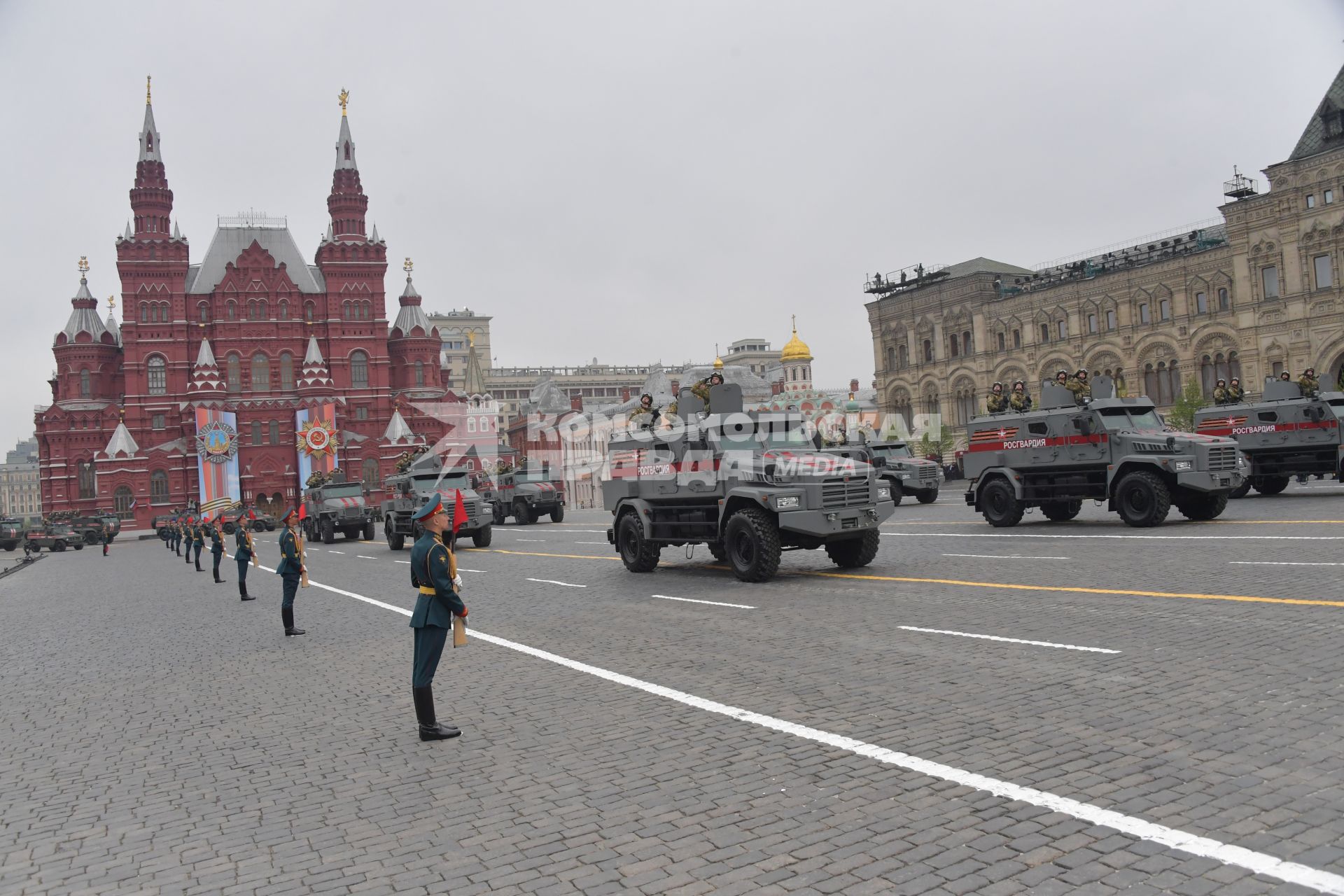 Москва.   Бронеавтомобиль `Патруль` Росгвардии на Красной площади во время военного парада, посвященного 74-й годовщине Победы в Великой Отечественной войне.