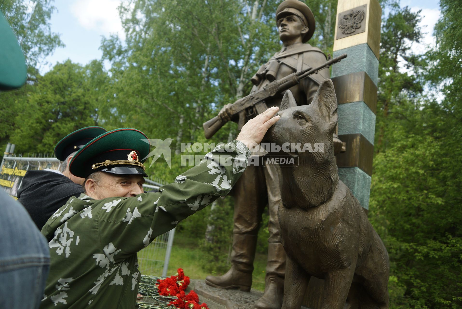 Екатеринбург. Празднование дня пограничника в ЦПКиО им. Маяковского у памятника уральским пограничникам