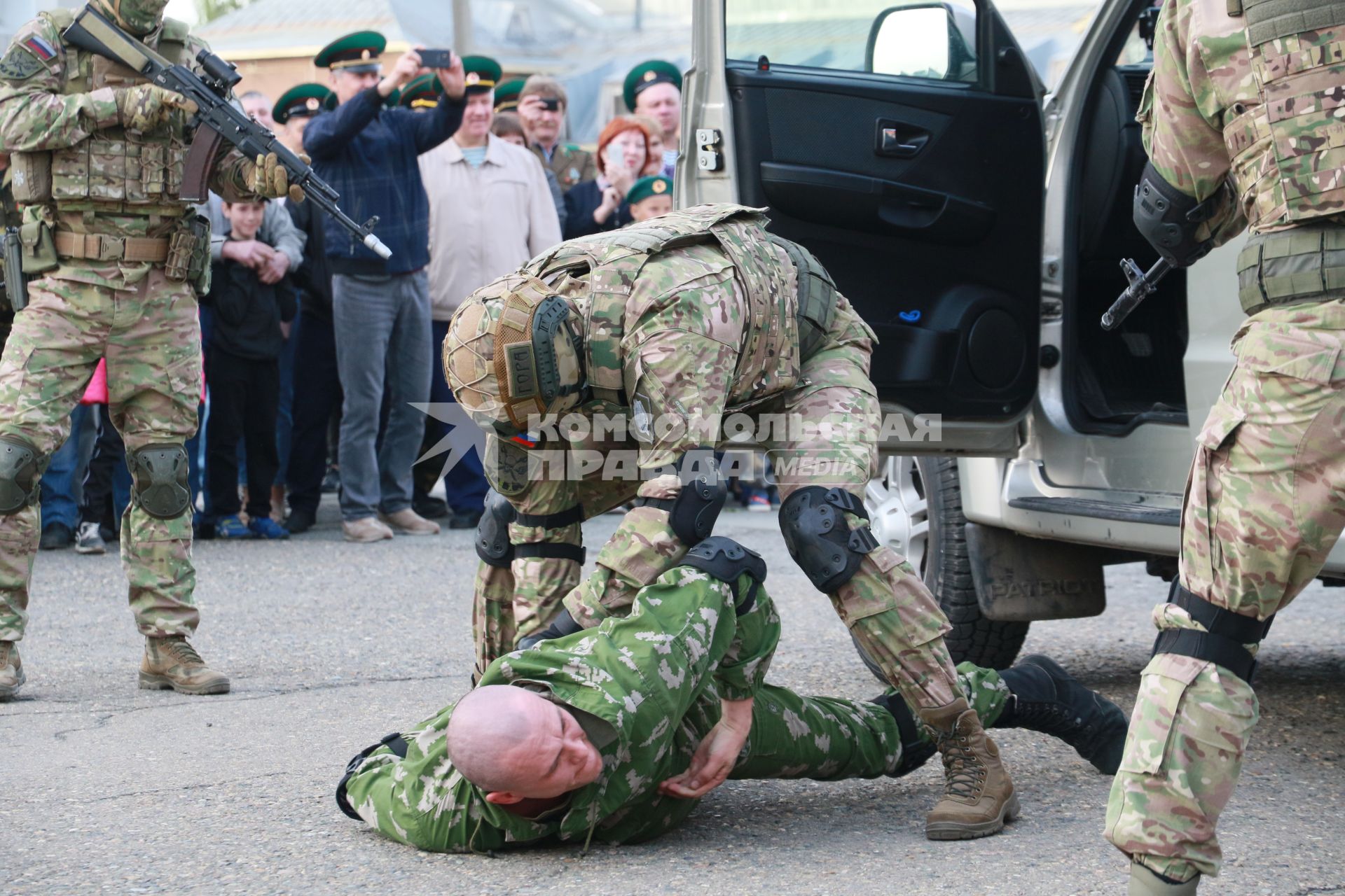 Барнаул. Показательные выступления во время празднования Дня пограничника.