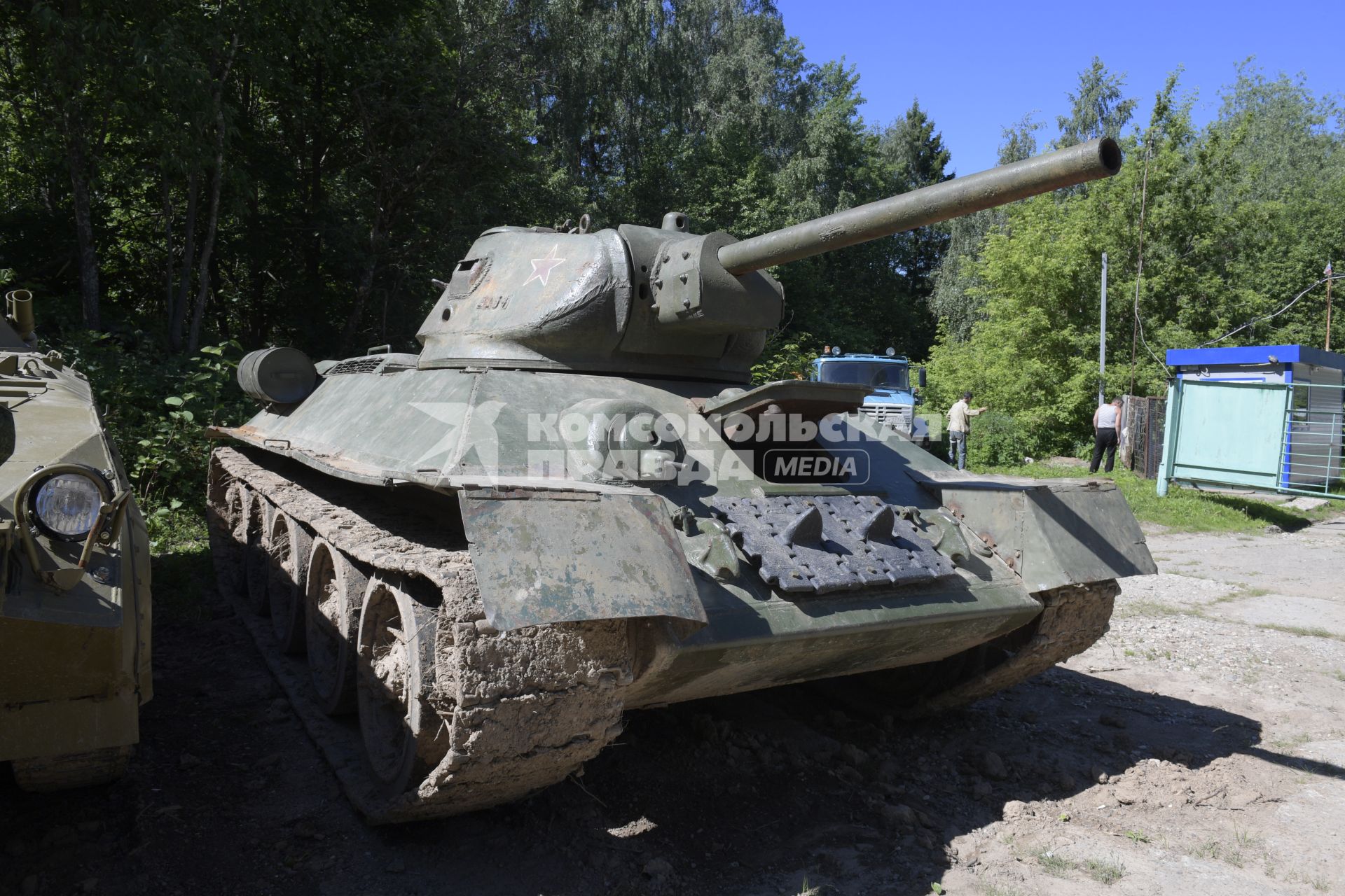 Москва. Танки Т-34  на танковой базе Военно-патриотического центра имени И.Д.Черняховского.