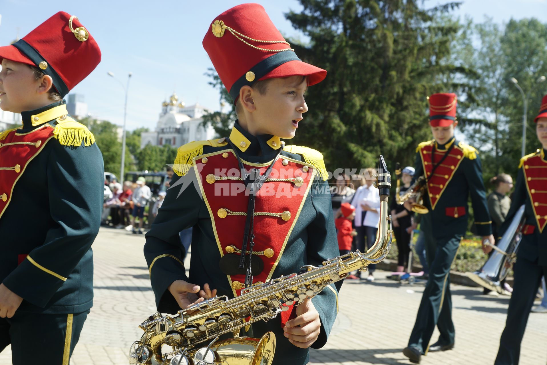 Екатеринбург. Парад 24 духовых оркестров, во время закрытия Уральского культурного форума
