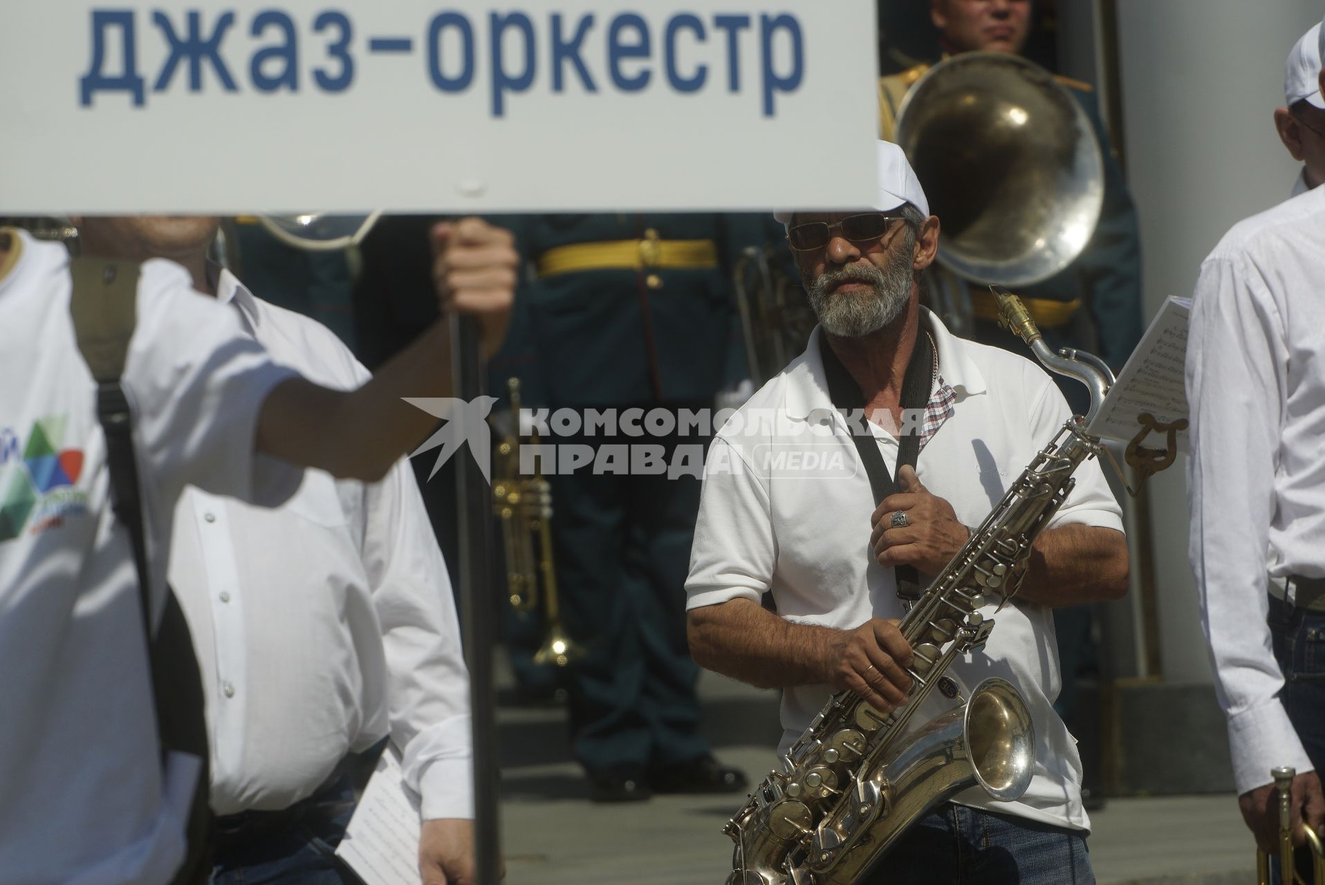 Екатеринбург. Парад 24 духовых оркестров, во время закрытия Уральского культурного форума.