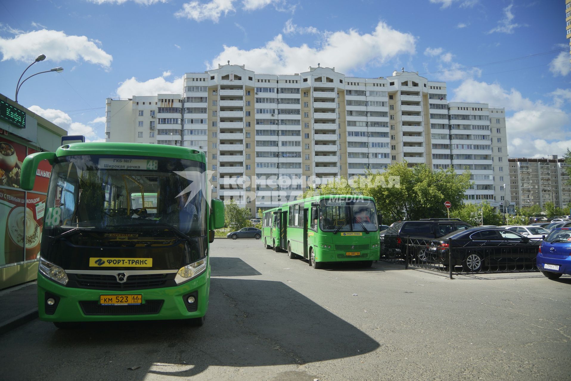 Екатеринбург. Конечная остановка маршрутных автобусов