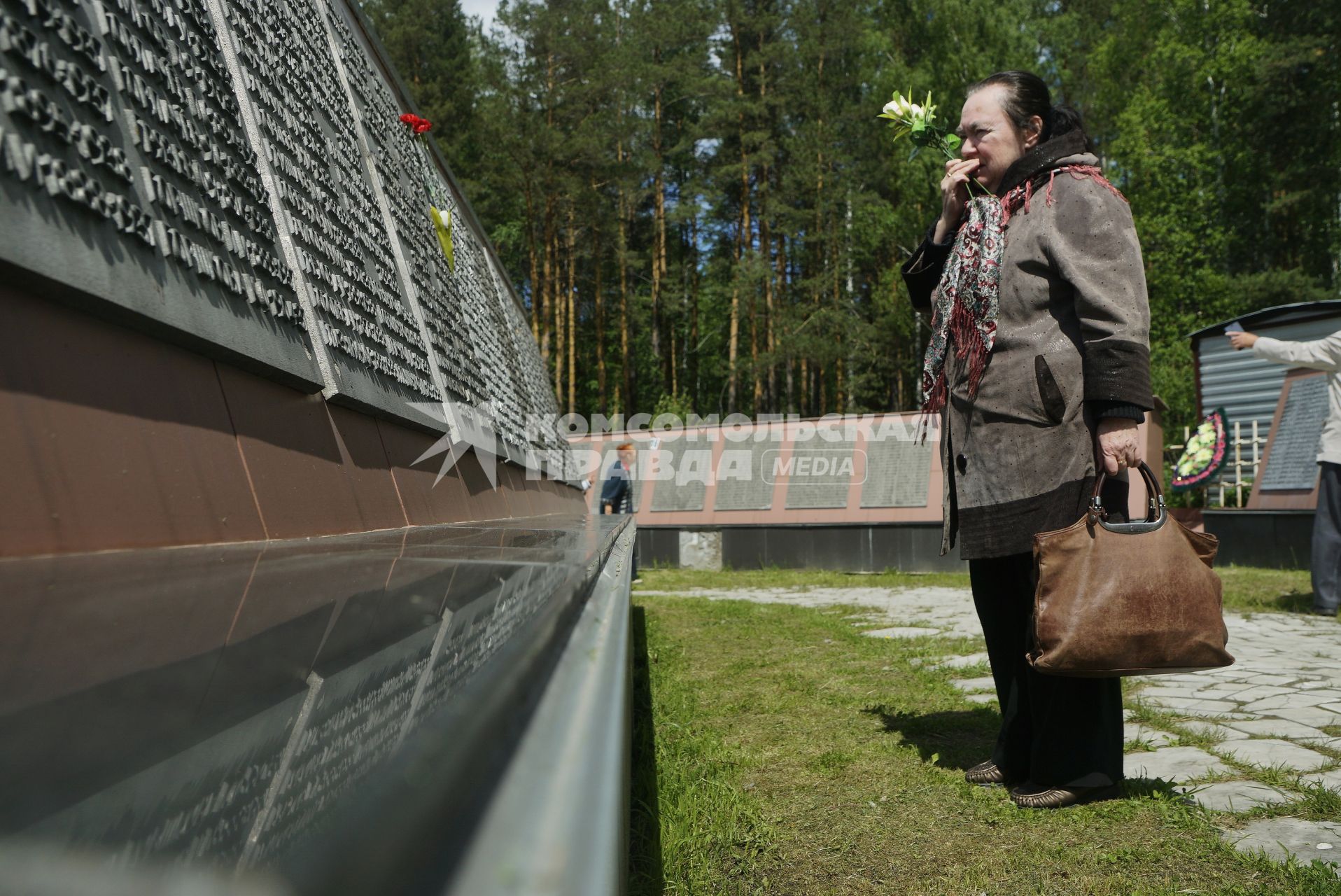 Екатеринбург. Троицкая суббота. Гражданская панихида в память о всех невинно убиенных в 1930-1950-е годы уральцев , на Мемориальном комплексе жертв политических репрессий.