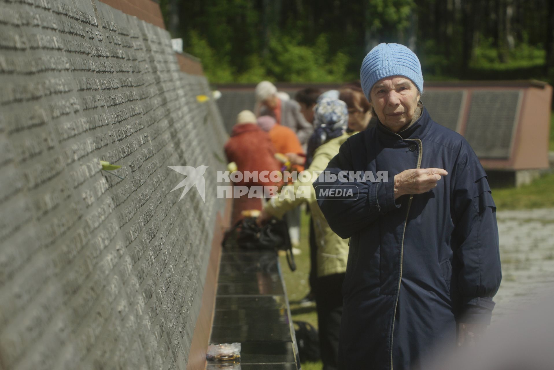 Екатеринбург. Троицкая суббота. Гражданская панихида в память о всех невинно убиенных в 1930-1950-е годы уральцев , на Мемориальном комплексе жертв политических репрессий.