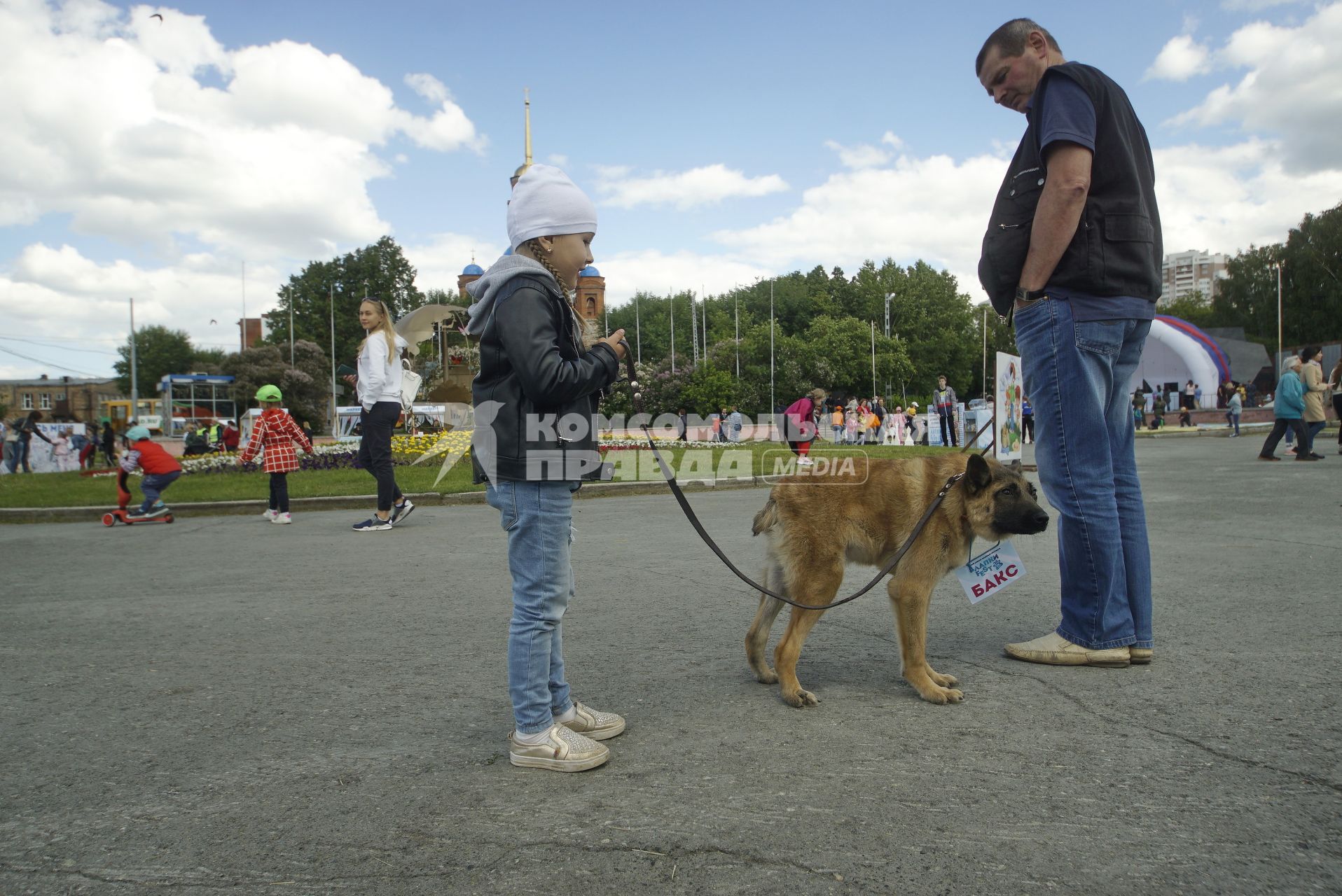 Екатеринбург. Семейный фестиваль \'ЛапкиFEST\' в рамках которого можно познакомиться с животными из приюта и при желании забрать их к себе домой