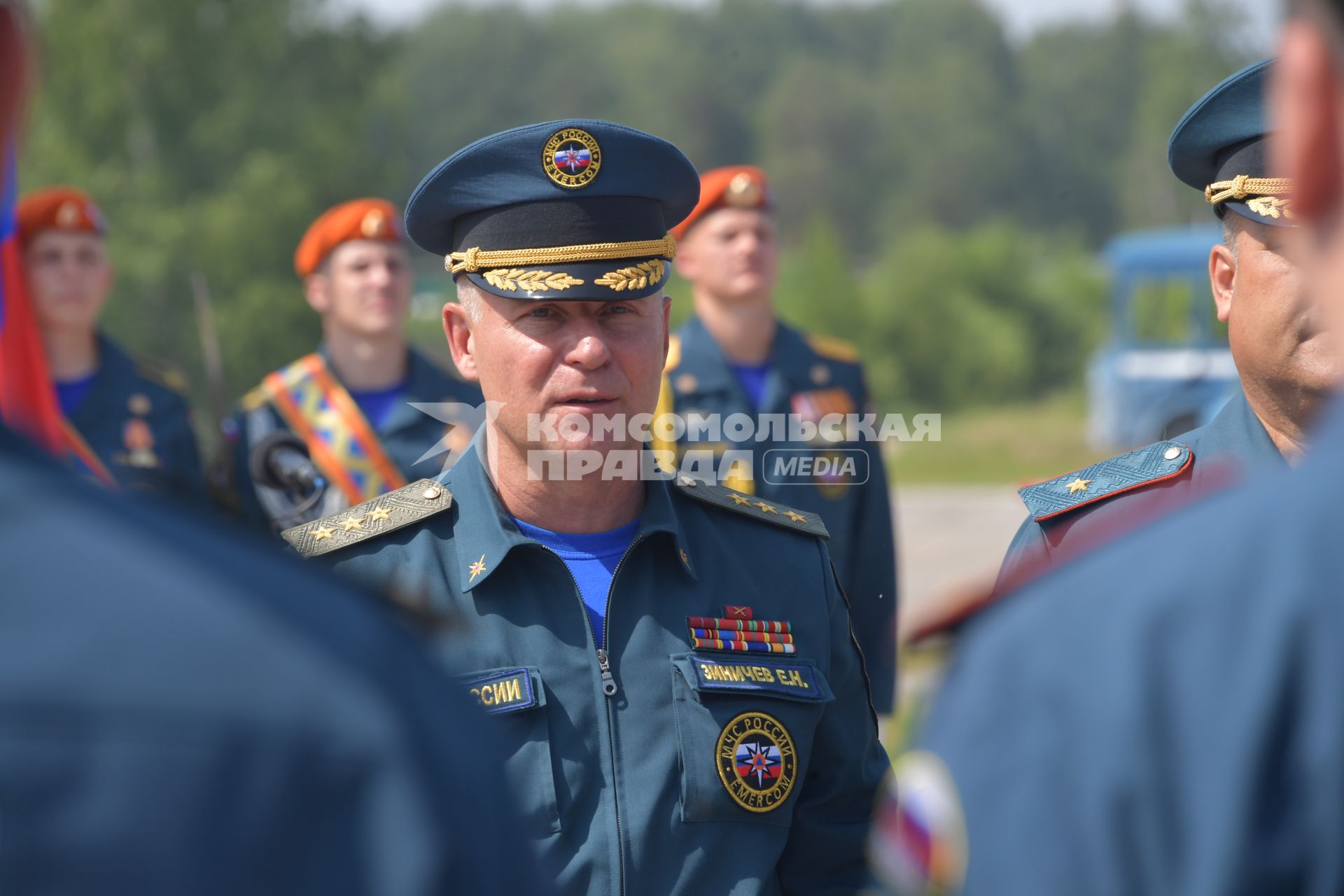 Ногинск. Министр по делам гражданской обороны, чрезвычайным ситуациям и ликвидации последствий стихийных бедствий Евгений Зиничев во время демонстрационных учений МЧС РФ в рамках XII Международного салона средств обеспечения безопасности `Комплексная безопасность-2019` на полигоне Ногинского спасательного центра МЧС России.