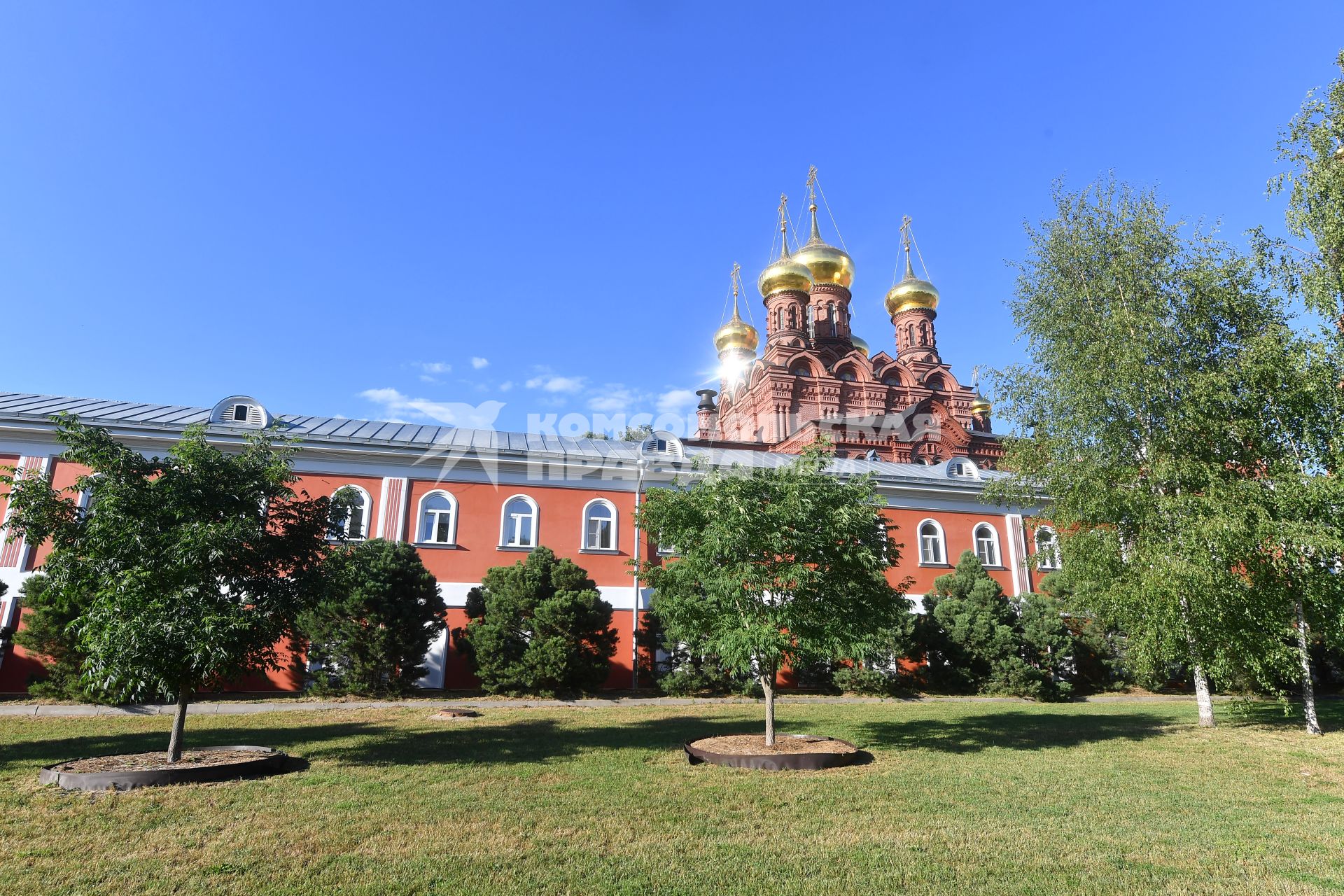 Московская область.  Вид на Черниговский скит Троице-Сергиевой лавры.