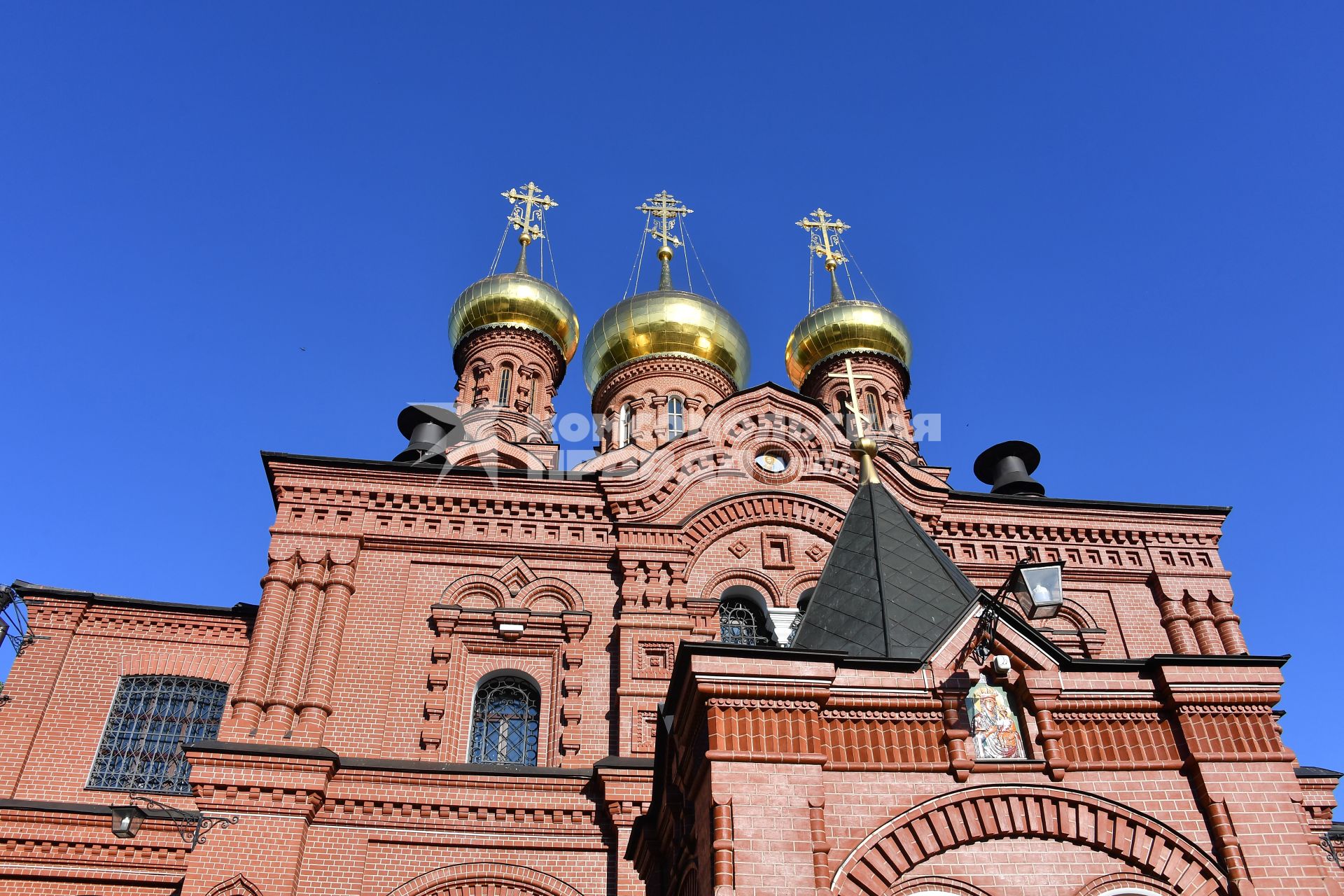 Московская область.  Вид на купола Гефсиманского Черниговского  храма Троице-Сергиевой лавры.