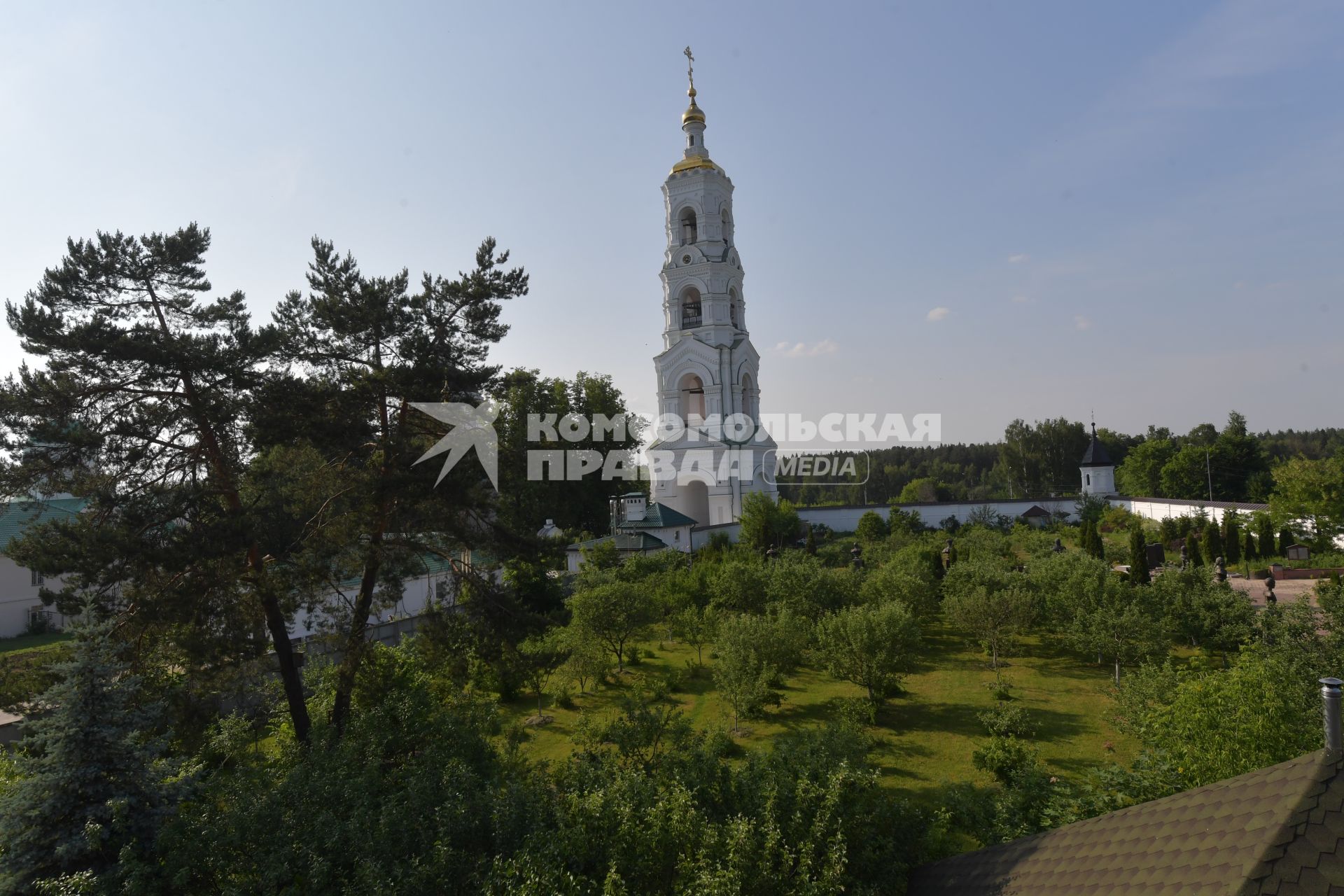 Московская область. Вид на колокольню  Николо-Берлюковского  мужского монастыря.