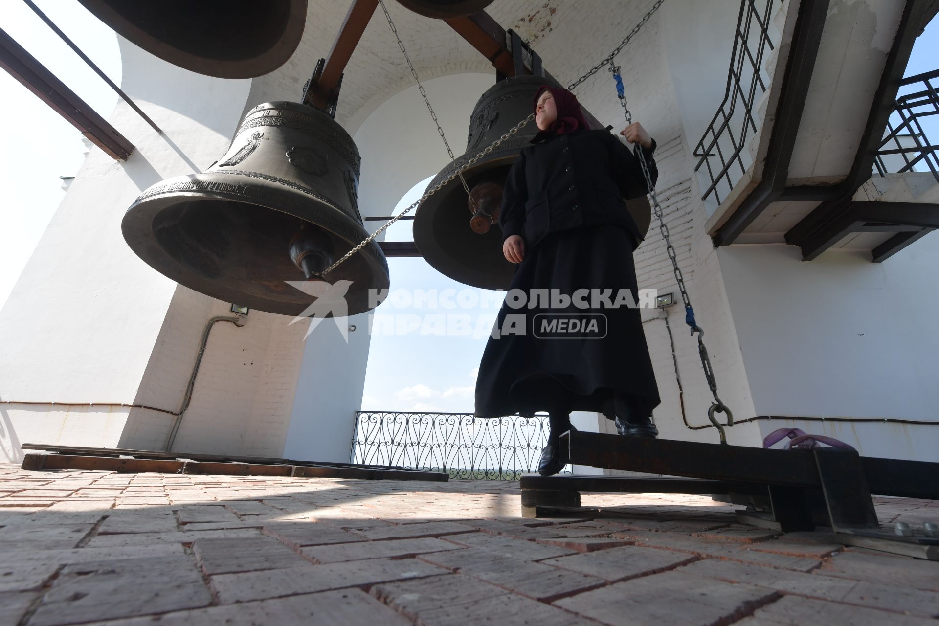 Московская область.  На колокольне  Николо-Берлюковского  мужского монастыря.