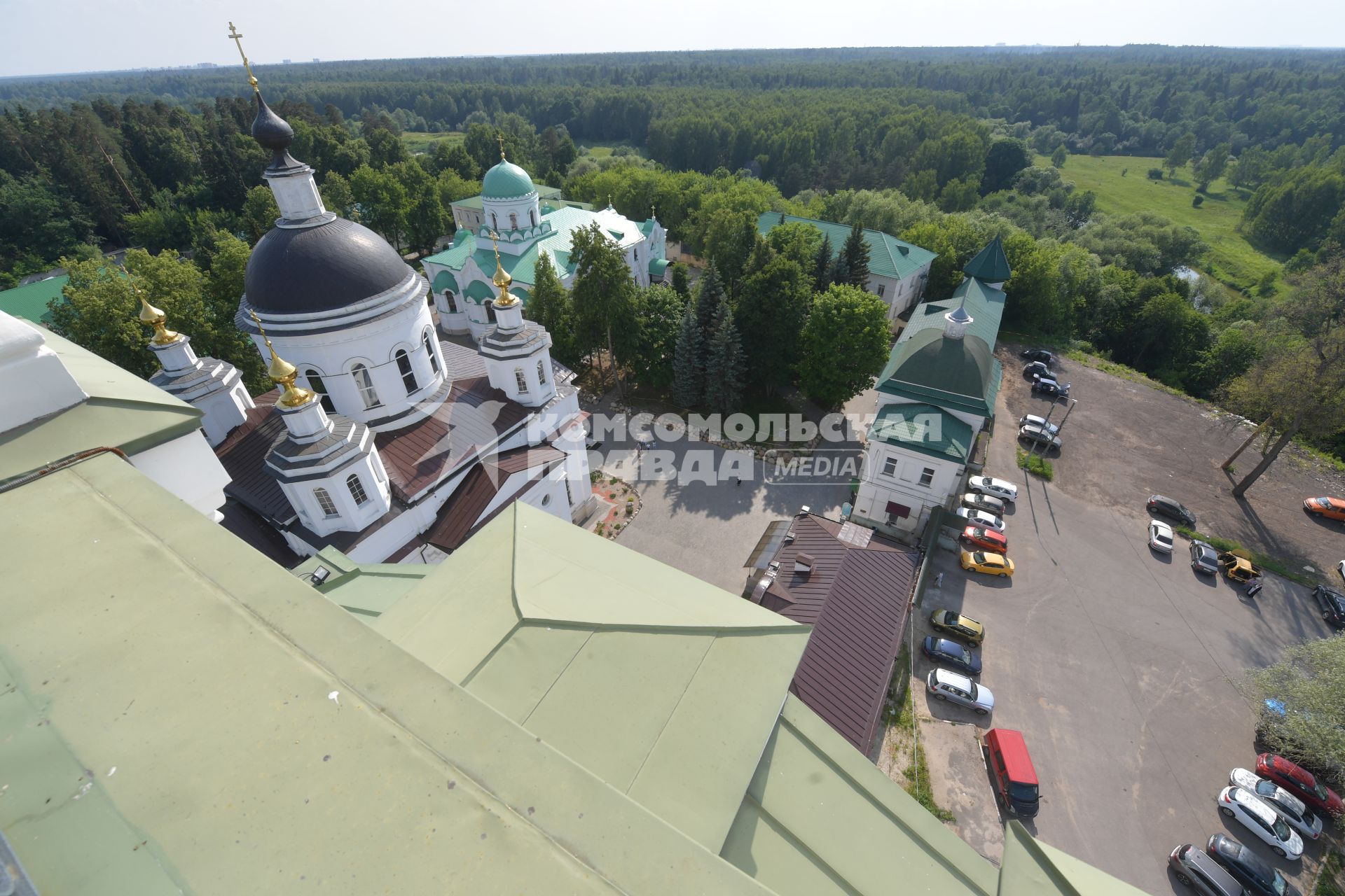 Московская область.  На колокольне  Николо-Берлюковского  мужского монастыря.