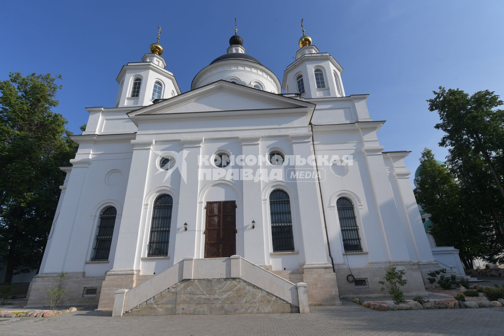 Московская область.  Вид на храм Христа Спасителя  Николо-Берлюковского  мужского монастыря.