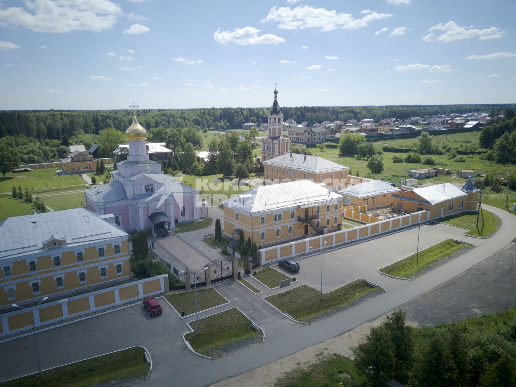 Московская область, Новофедоровское. Вид сверху на Троице-Одигитриевскую  Зосимову пустынь.