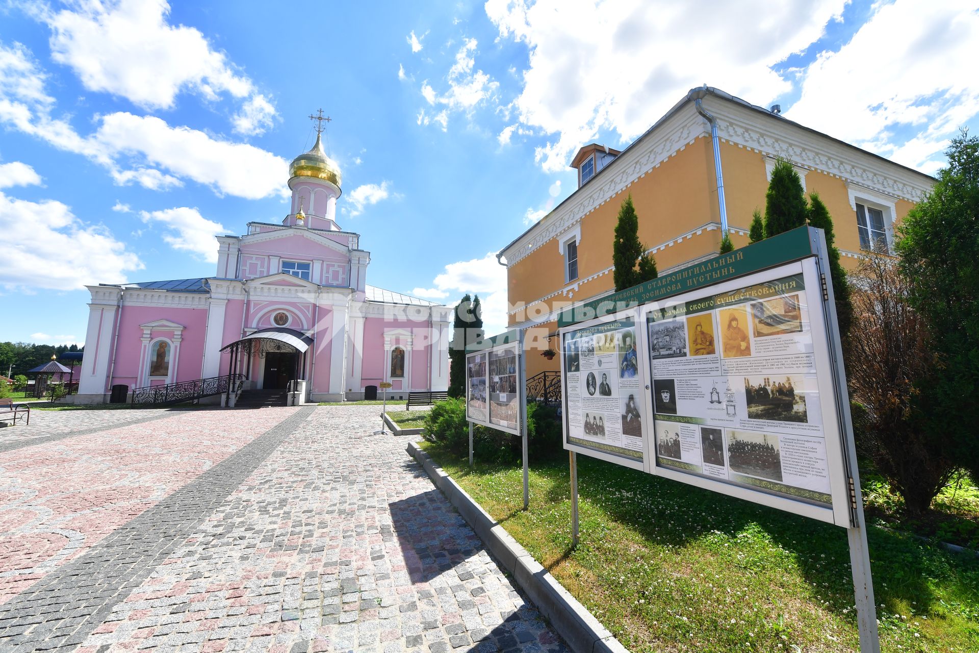 Московская область, Новофедоровское.  На территории Троице-Одигитриевской  Зосимовой  пустыни.