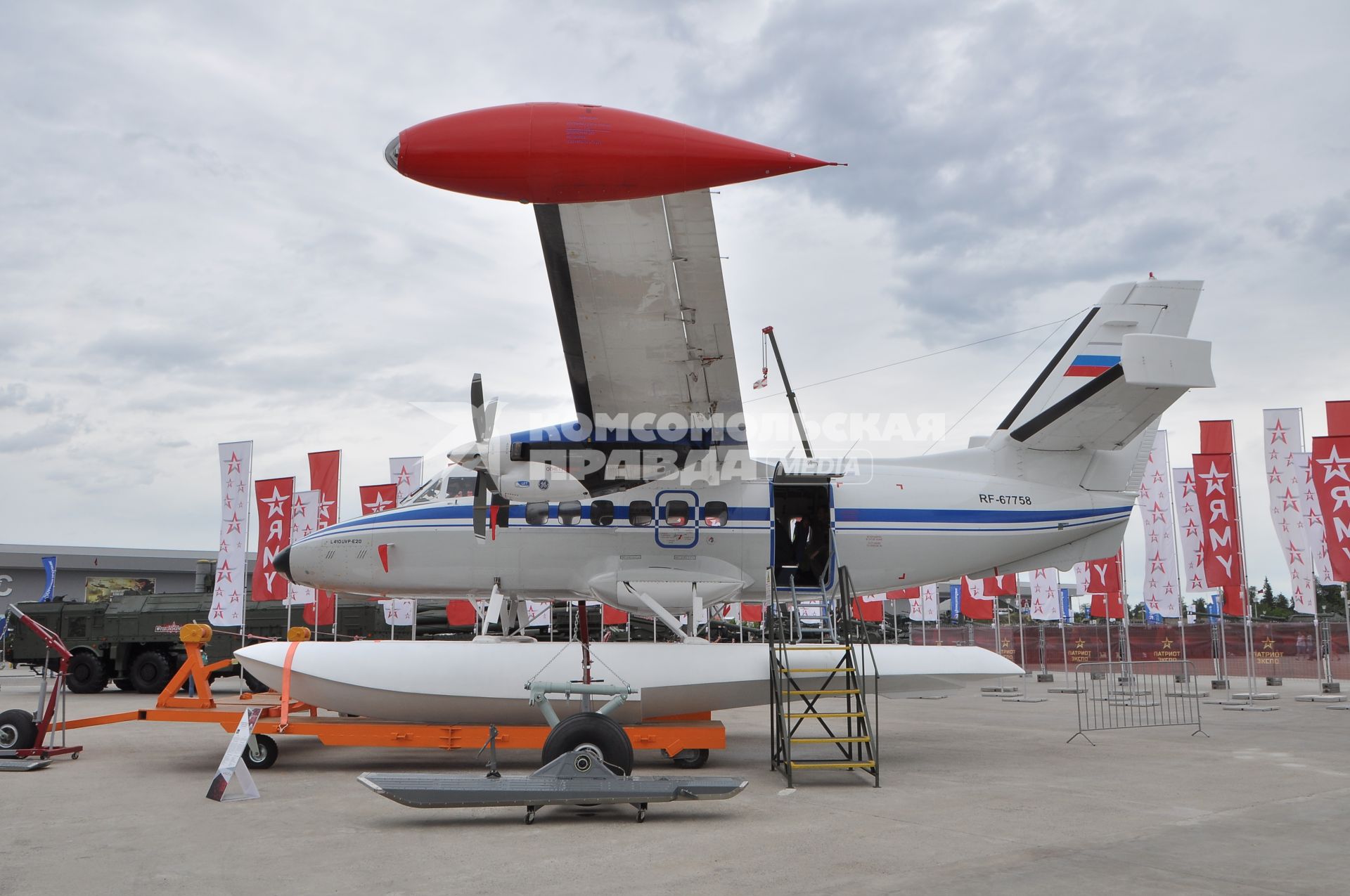 Московская область, Кубинка.  Многоцелевой двухмоторный самолет L-410 на международном военно-техническом  форуме  (МВТФ) `Армия-2019` в парке `Патриот`.