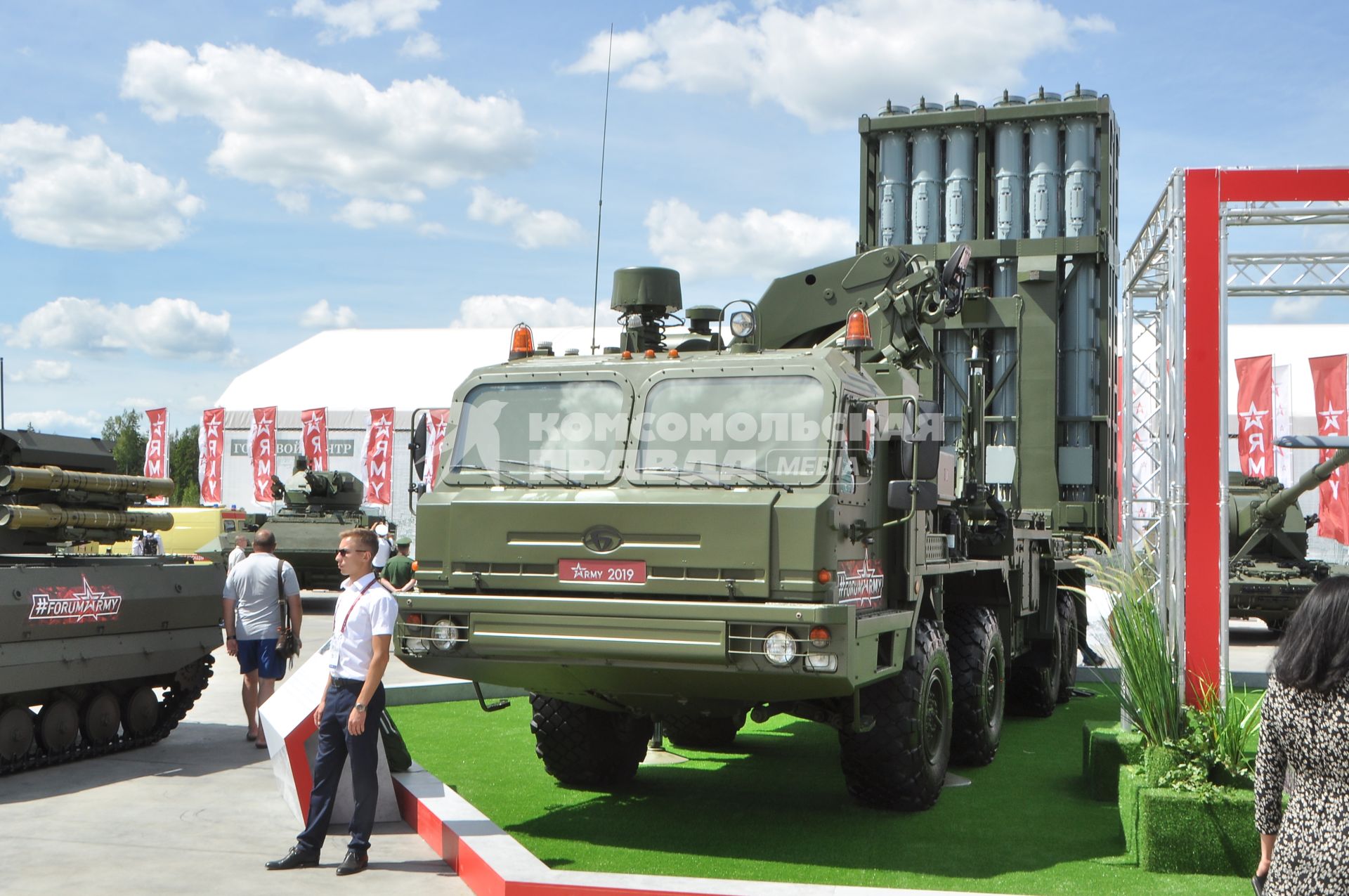 Московская область, Кубинка.   Зенитный ракетный комплекс  С-350`Витязь`на международном военно-техническом  форуме  (МВТФ) `Армия-2019` в парке `Патриот`.