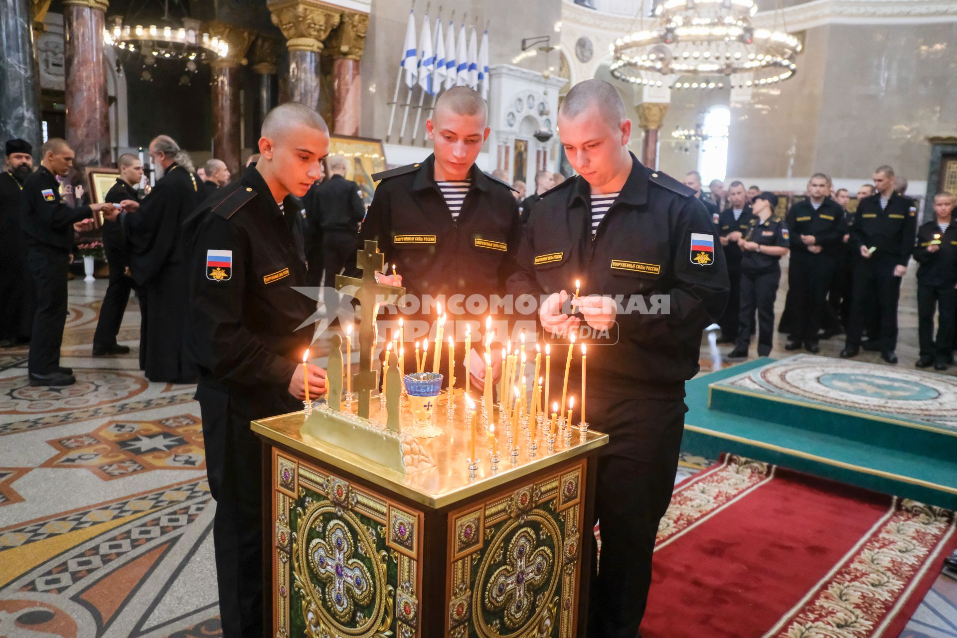 Санкт-Петербург. В Никольском соборе Кронштадта прошла панихида по погибшим на подлодке АС-31 морякам Северного флота России.