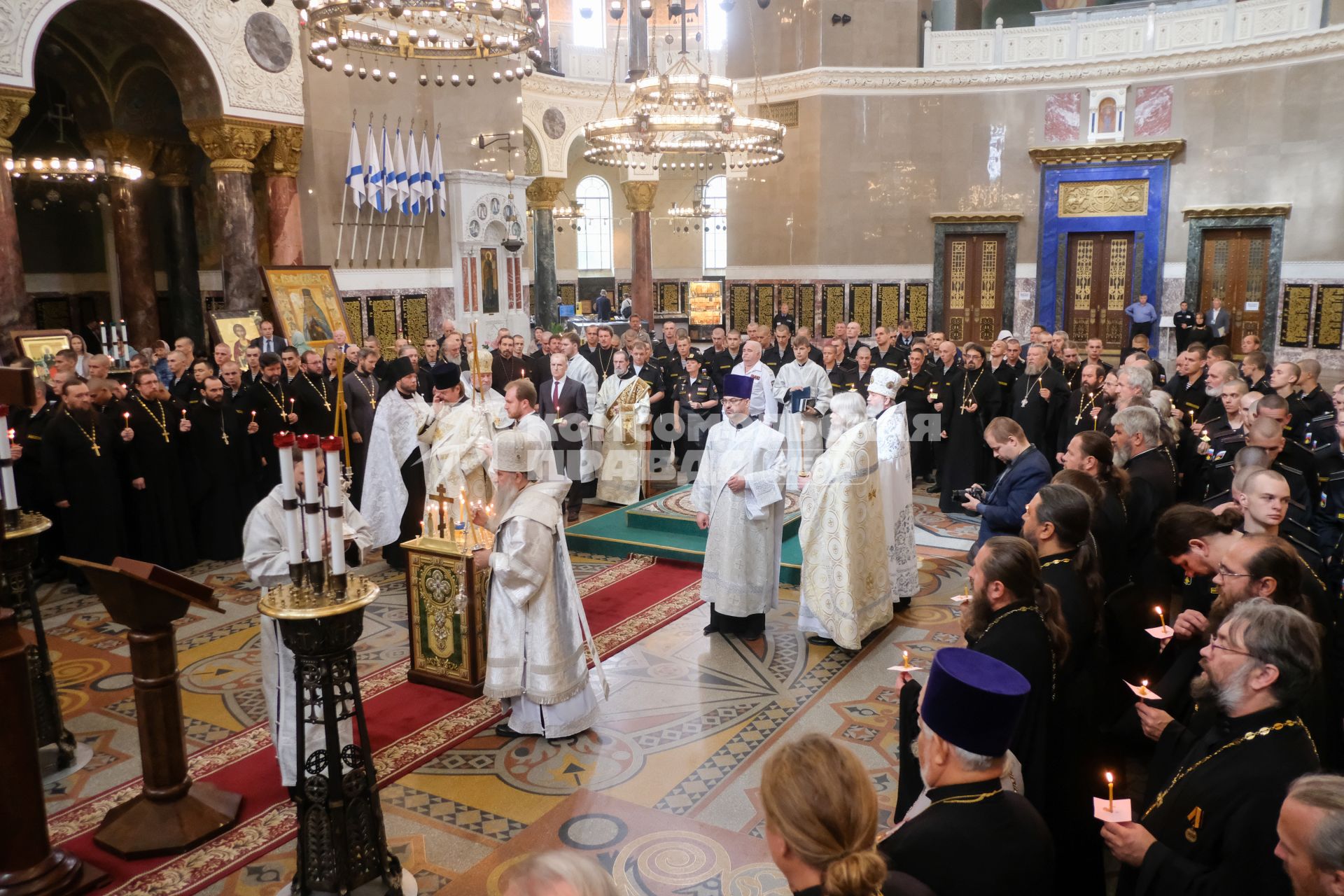 Санкт-Петербург. В Никольском соборе Кронштадта прошла панихида по погибшим на подлодке АС-31 морякам Северного флота России.