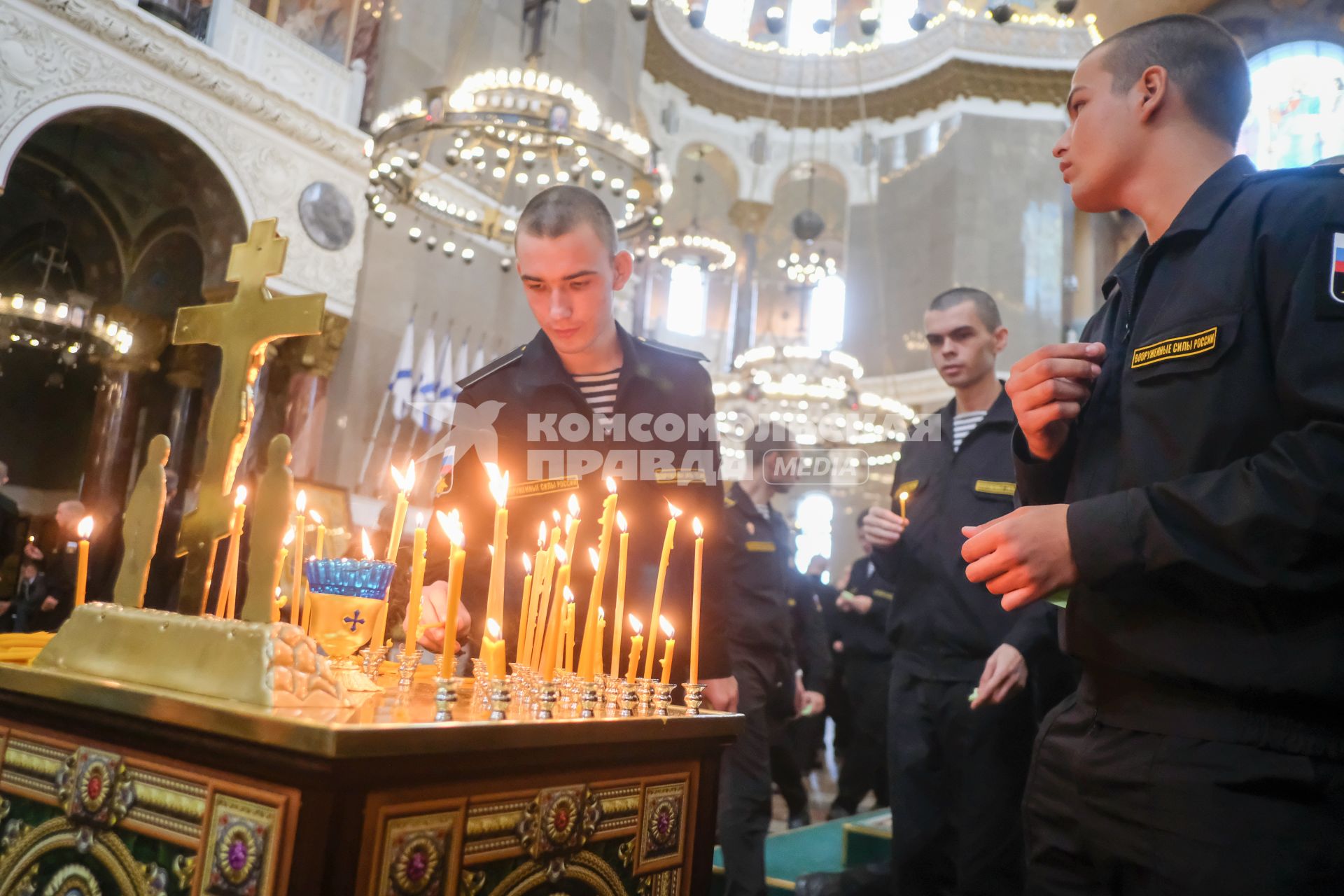 Санкт-Петербург. В Никольском соборе Кронштадта прошла панихида по погибшим на подлодке АС-31 морякам Северного флота России.