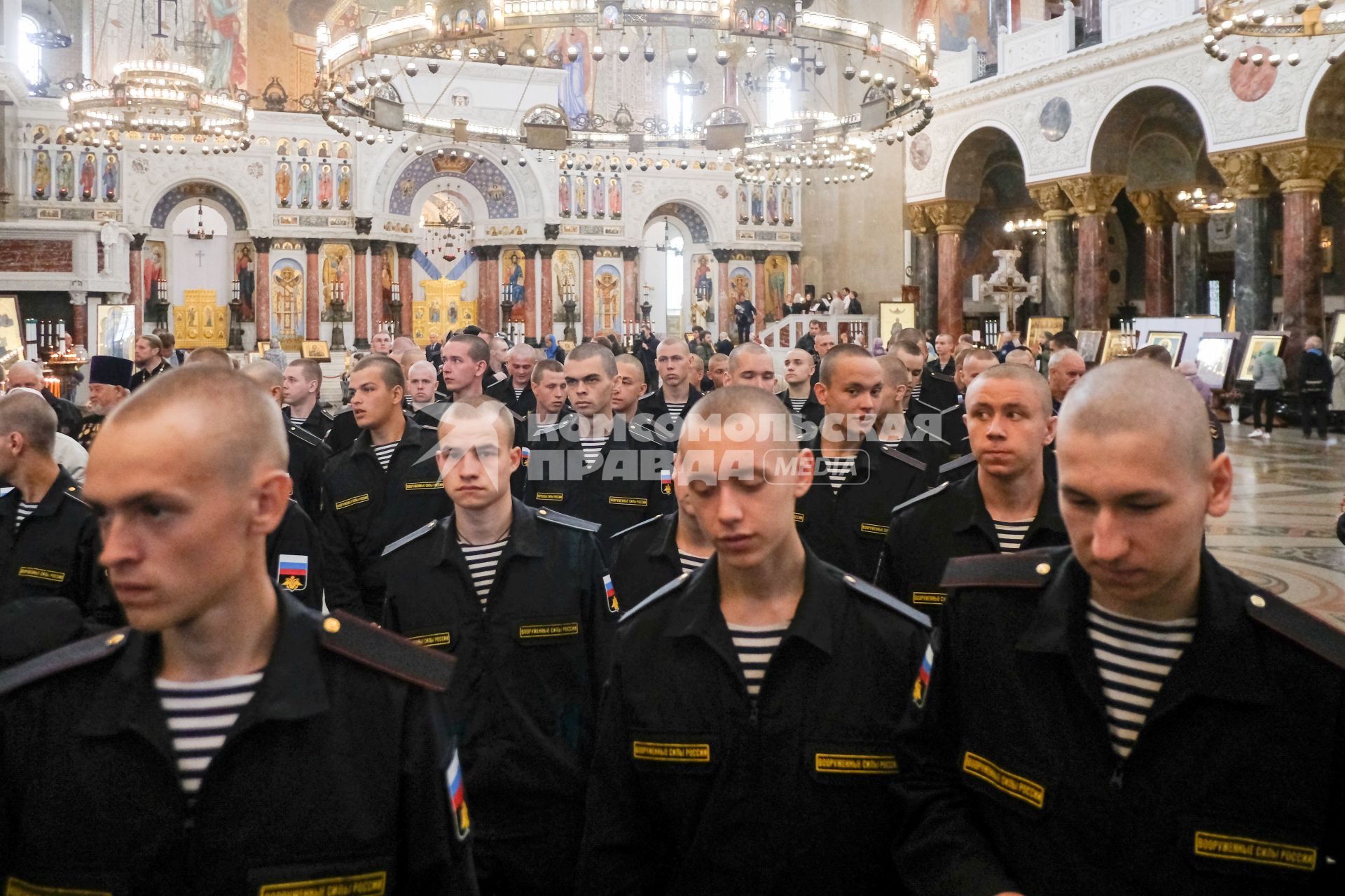 Санкт-Петербург. В Никольском соборе Кронштадта прошла панихида по погибшим на подлодке АС-31 морякам Северного флота России.