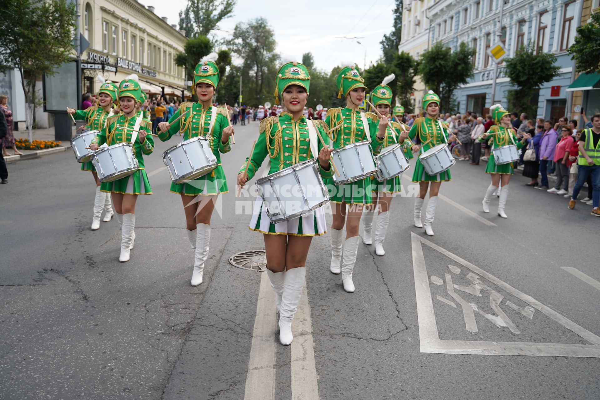 Самара. Участницы  фестиваля духовых оркестров.