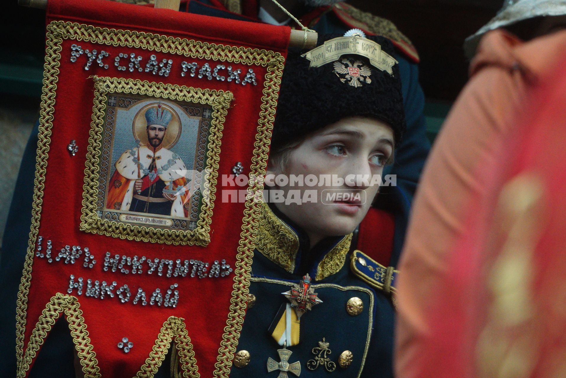 Екатеринбург. Царские дни. Православные верующие прошедншие кресным ходом в монастырь \'Ганина яма\' по последнему пути семьи Николая II, расстреляных в Екатеринбурге в 1918 г